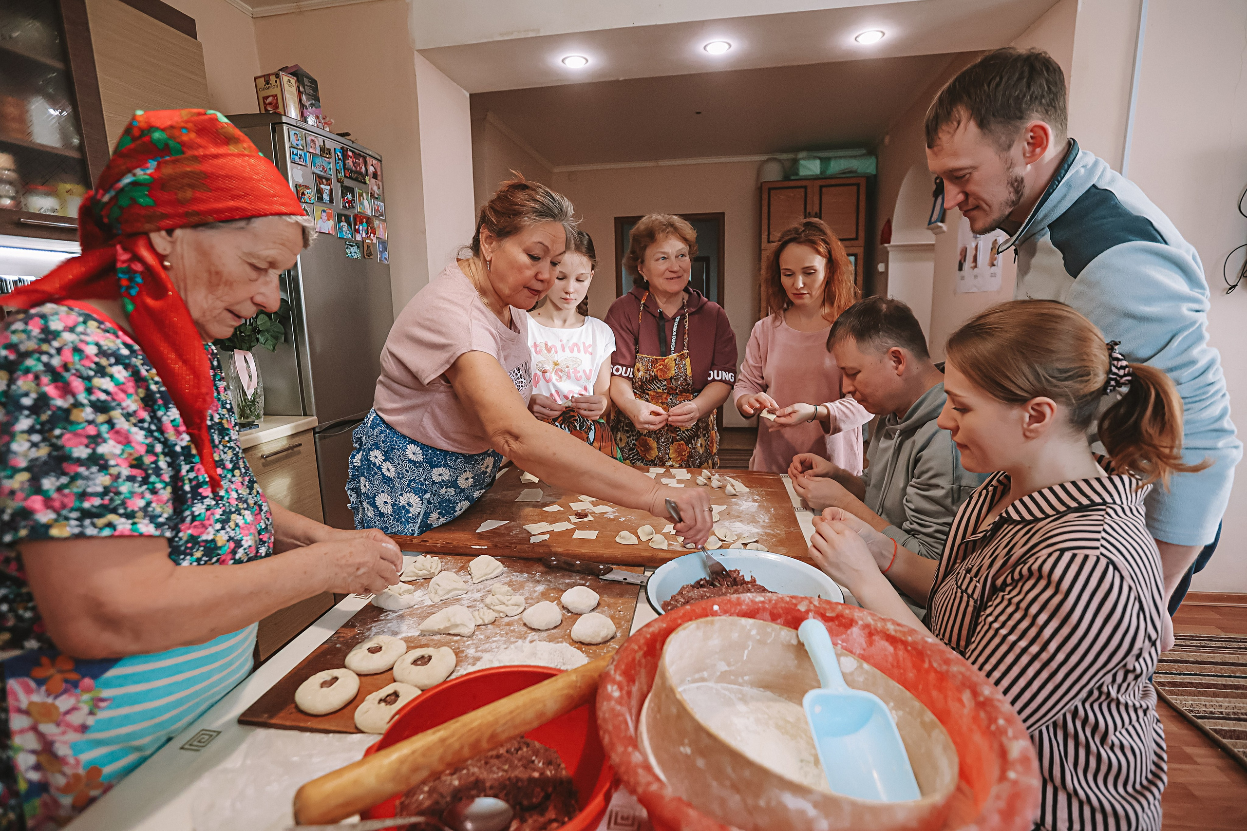 Большая семья репортаж. Семейный фотограф Тюмень, фотограф на роды Салмина Мария