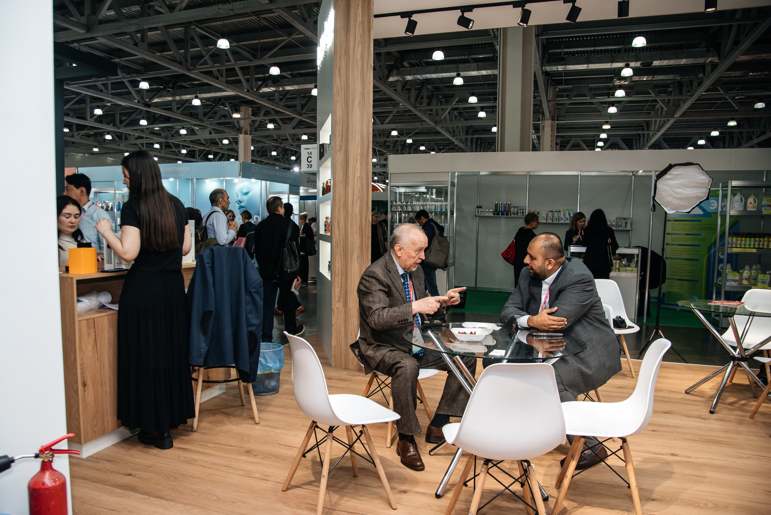 Almas parfumes Intersharm 2025. Фотограф в Москве Елена Брюханова