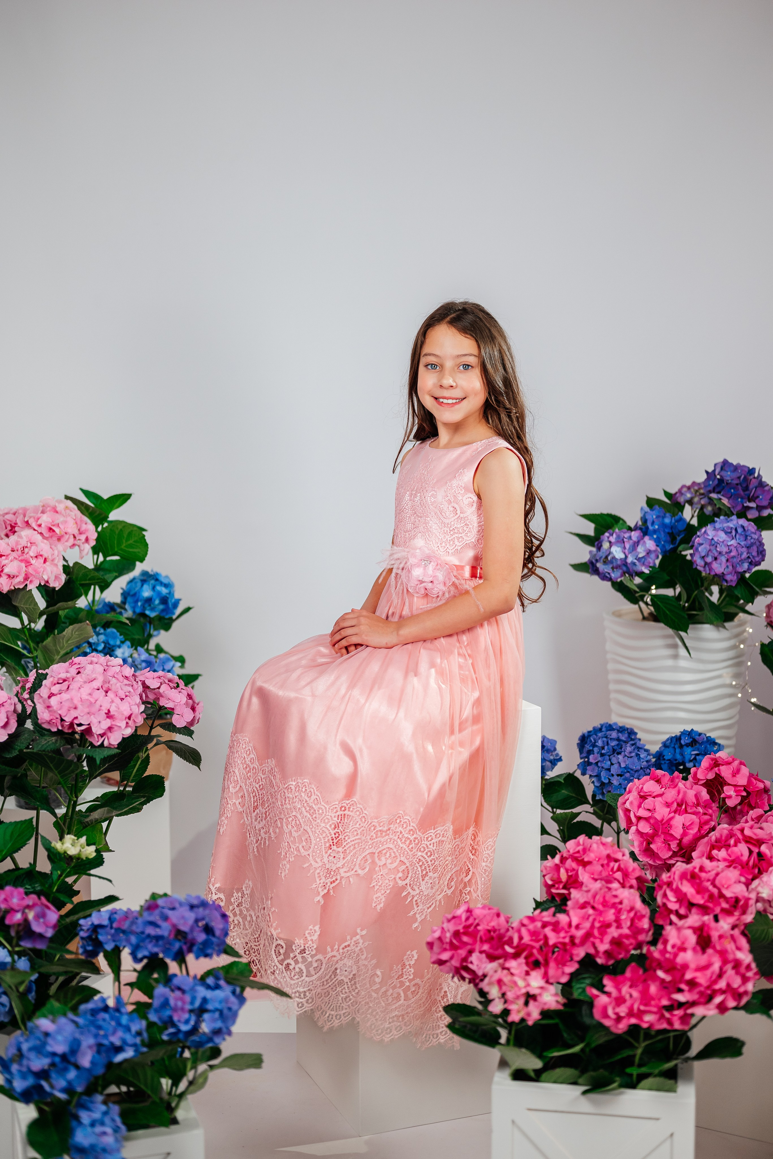 Вероника и гортензии. Семейный фотограф в Краснодаре