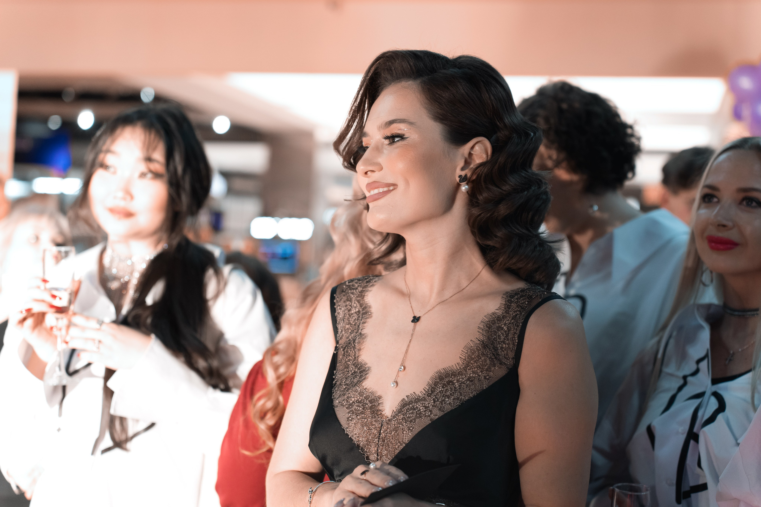 Веб-сериал «МЫ». Для тех, кто не ждёт удачи, а создаёт её. Каждая фотосессия — это твой момент, твой стиль, твой успех. 📸