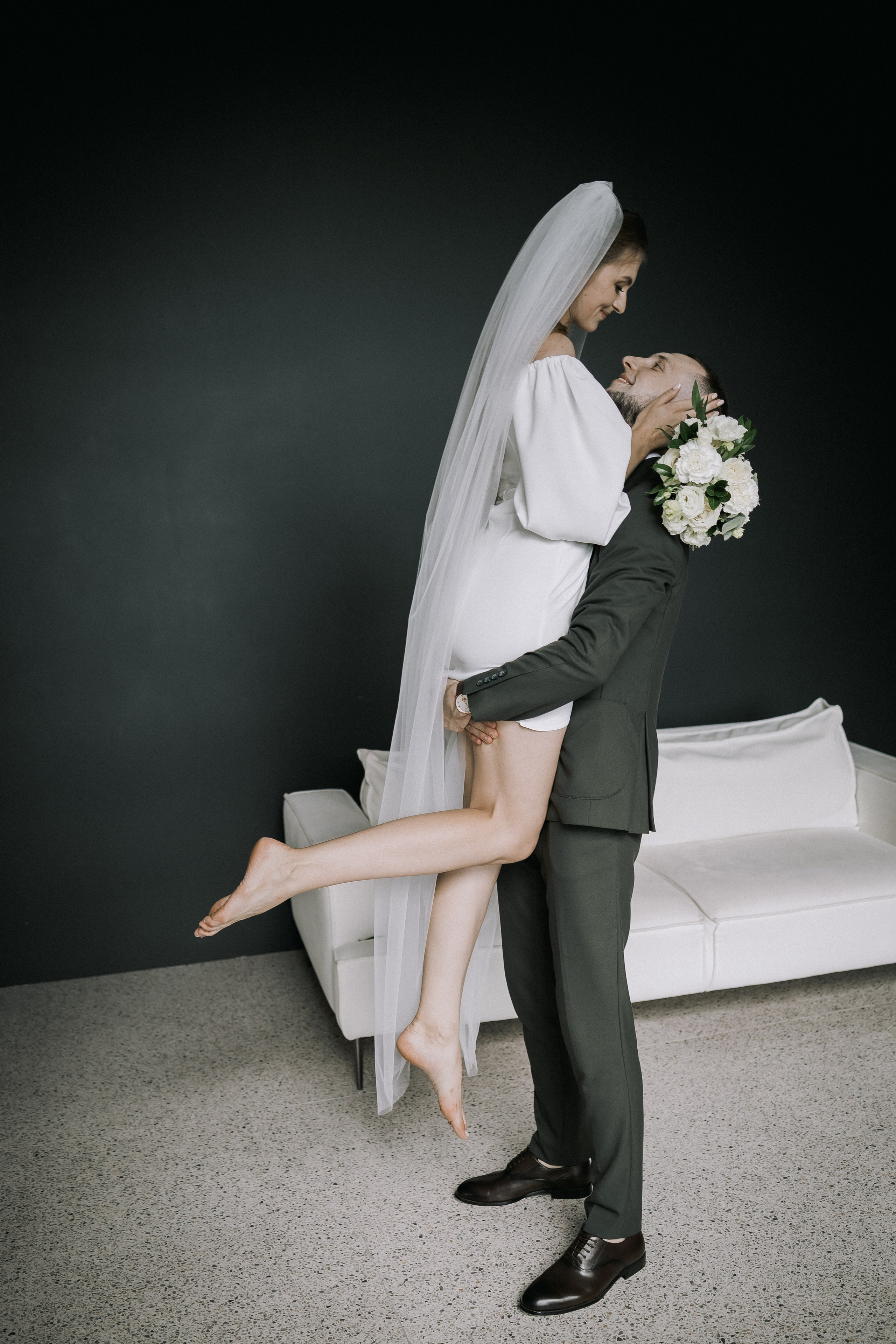 Свадебная прогулка. Эвелина и Дмитрий. Свадебная фотография. Арина Рубах