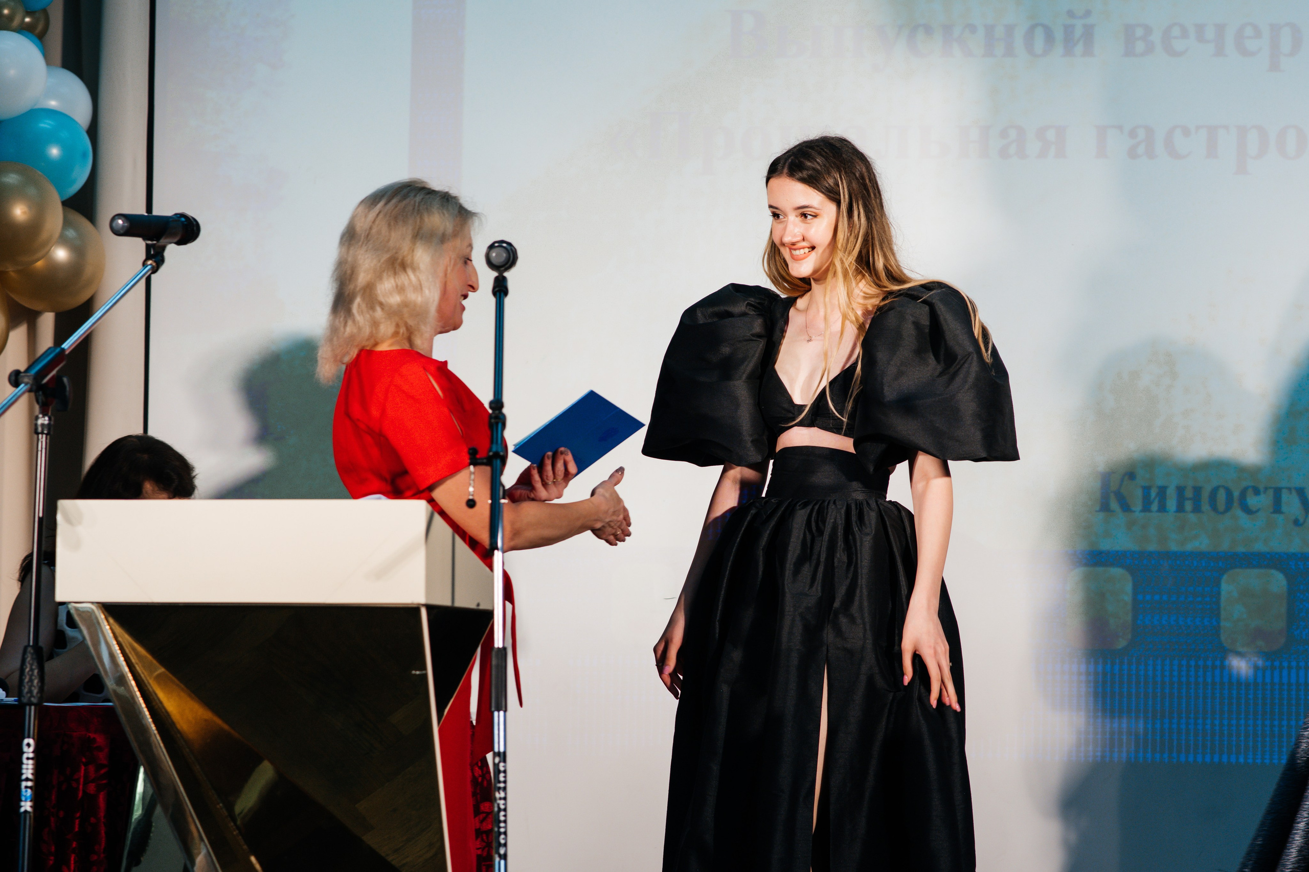 Вручение аттестатов. Выпускные альбомы в Подольске Москве и МО