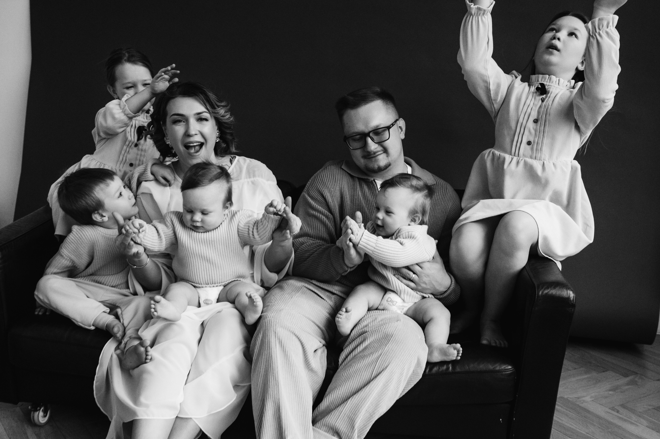 Семейная фотосъемка в Спб. Профессиональный фотограф беременности в СПБ. Стильные фотосессии беременности в стиле минимализм и классическая фотография