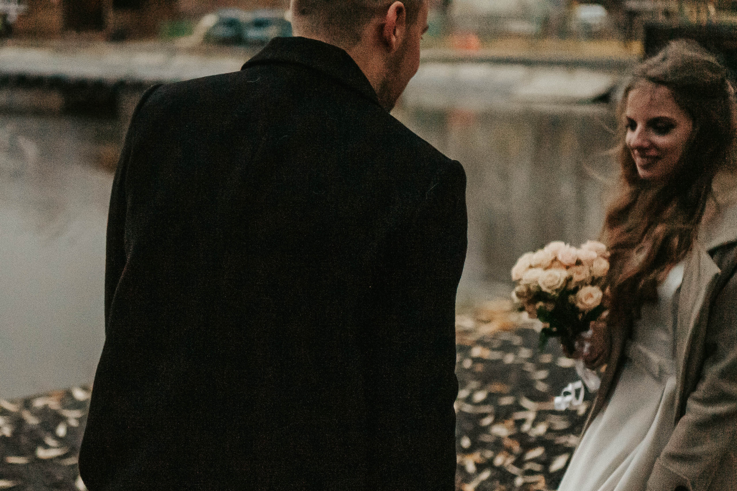 Осенью быстро темнеет