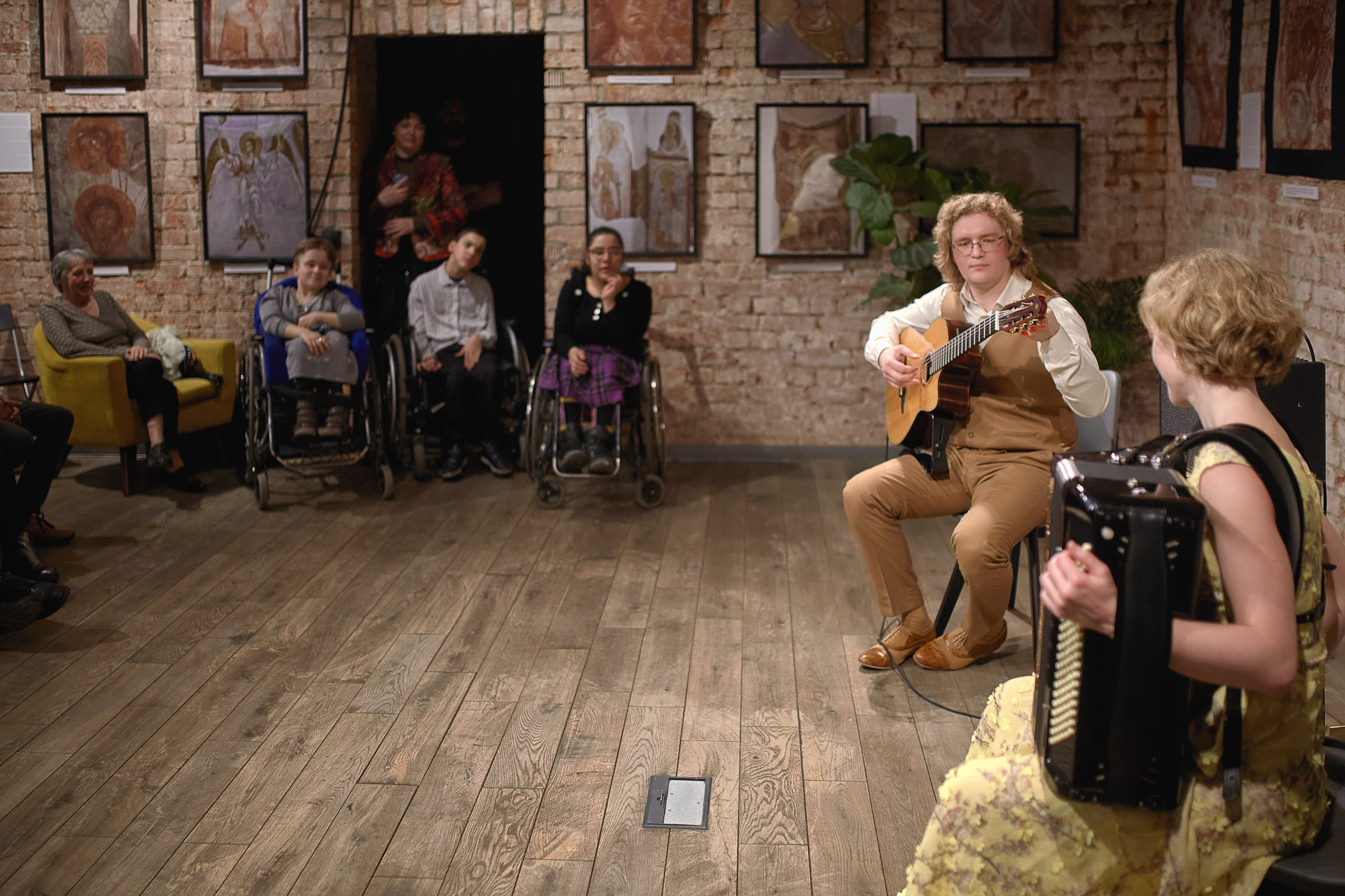 Благотворительный концерт в культурном центре «Фавор» (18.04.2023). Фотограф Роман Желтухин