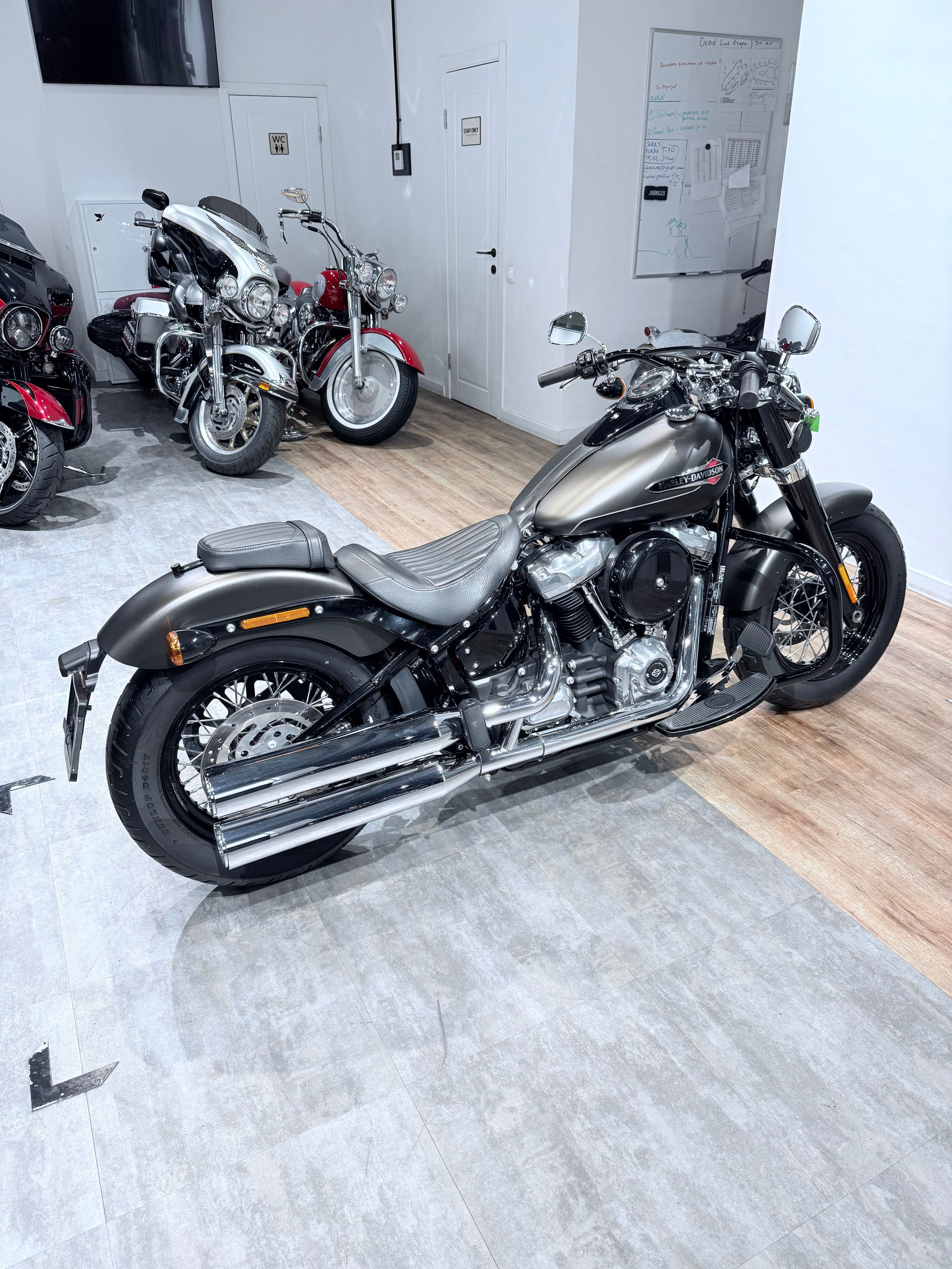 2022 Softail Slim (Rock RIver Denim). Hello Davidson, Москва. Только хорошие мотоциклы…