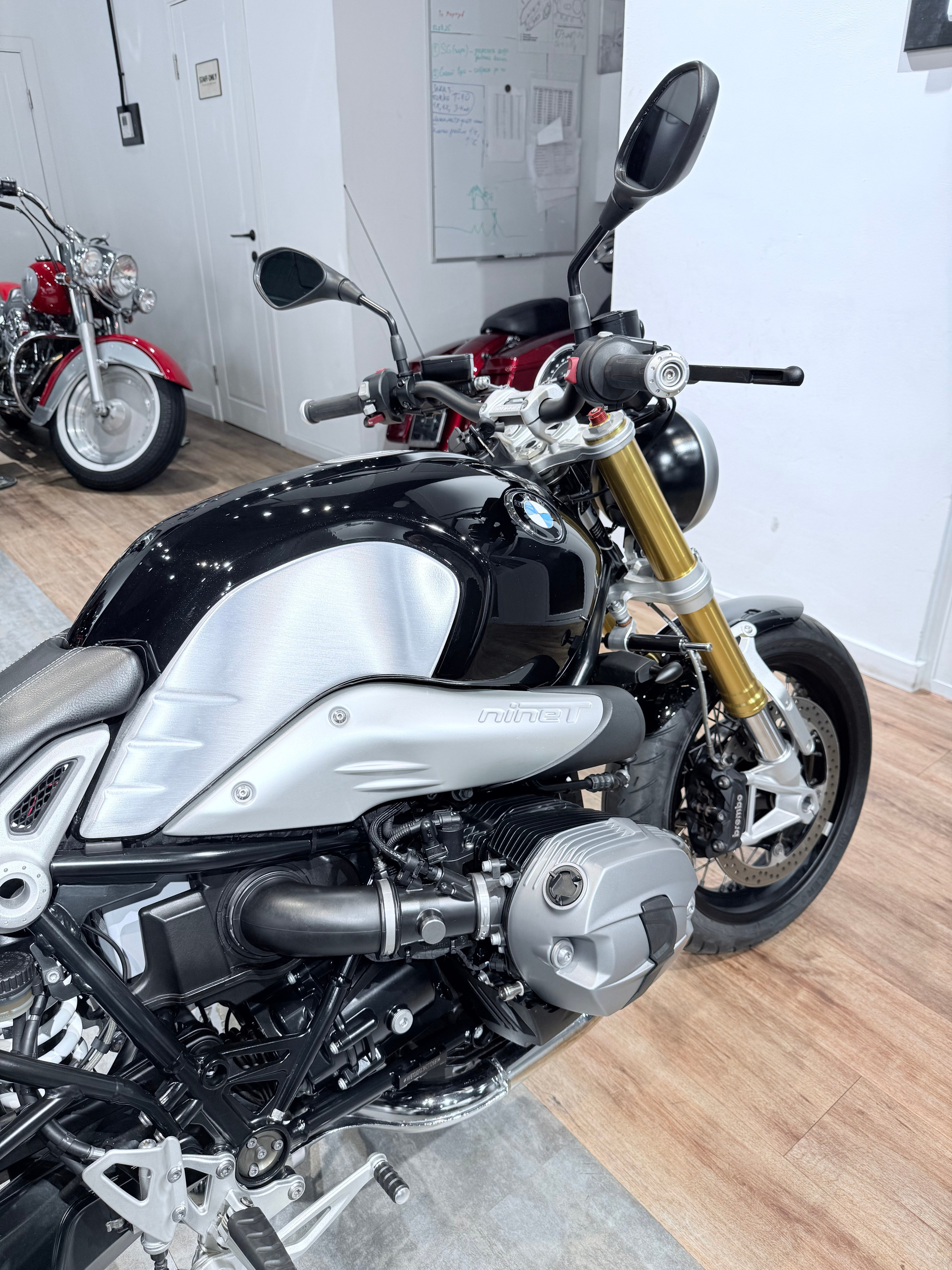 BMW R9T (Black Storm). Hello Davidson, Москва. Только хорошие мотоциклы…