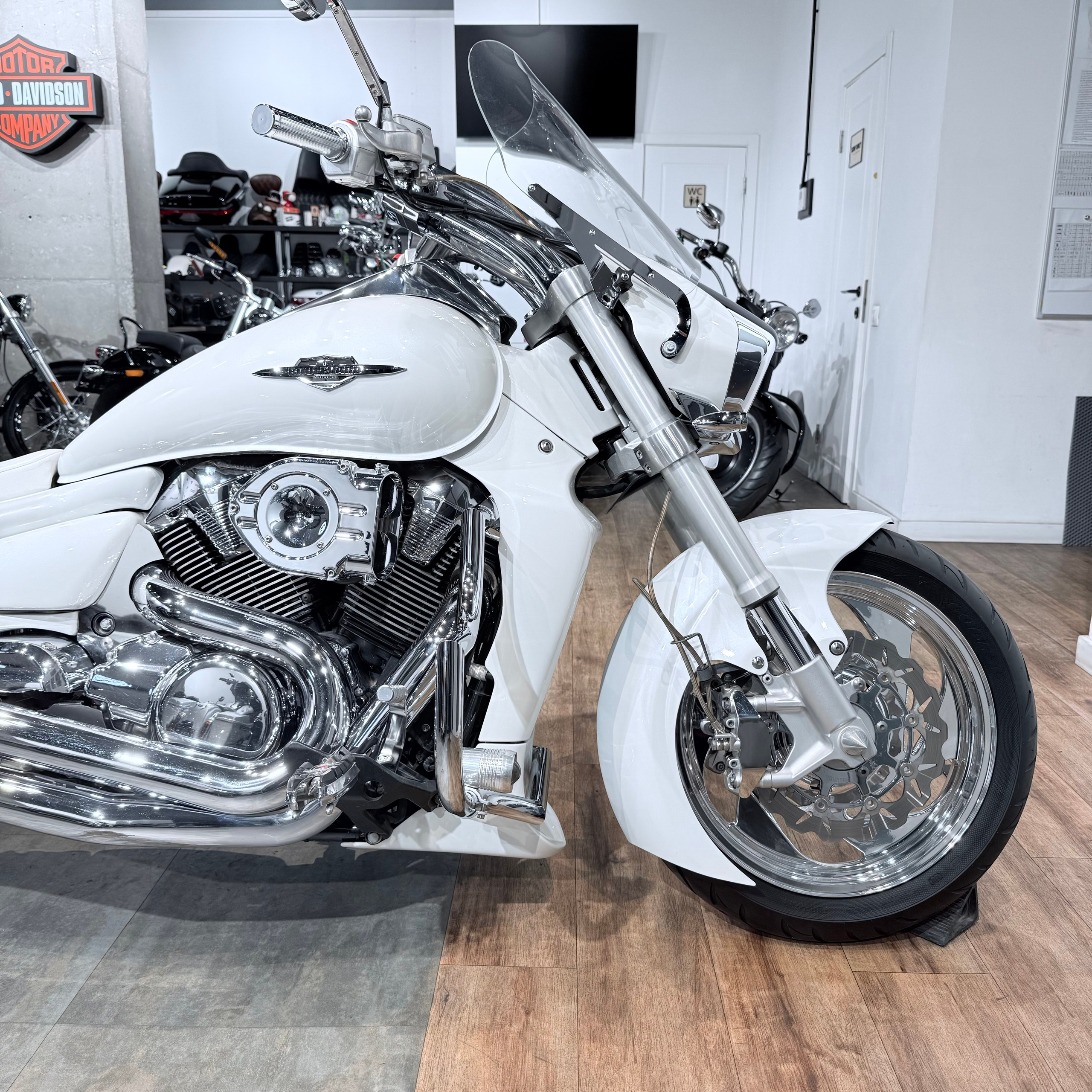 2007 SUZUКI М109R Whitе Hunter. Hello Davidson, Москва. Только хорошие мотоциклы…
