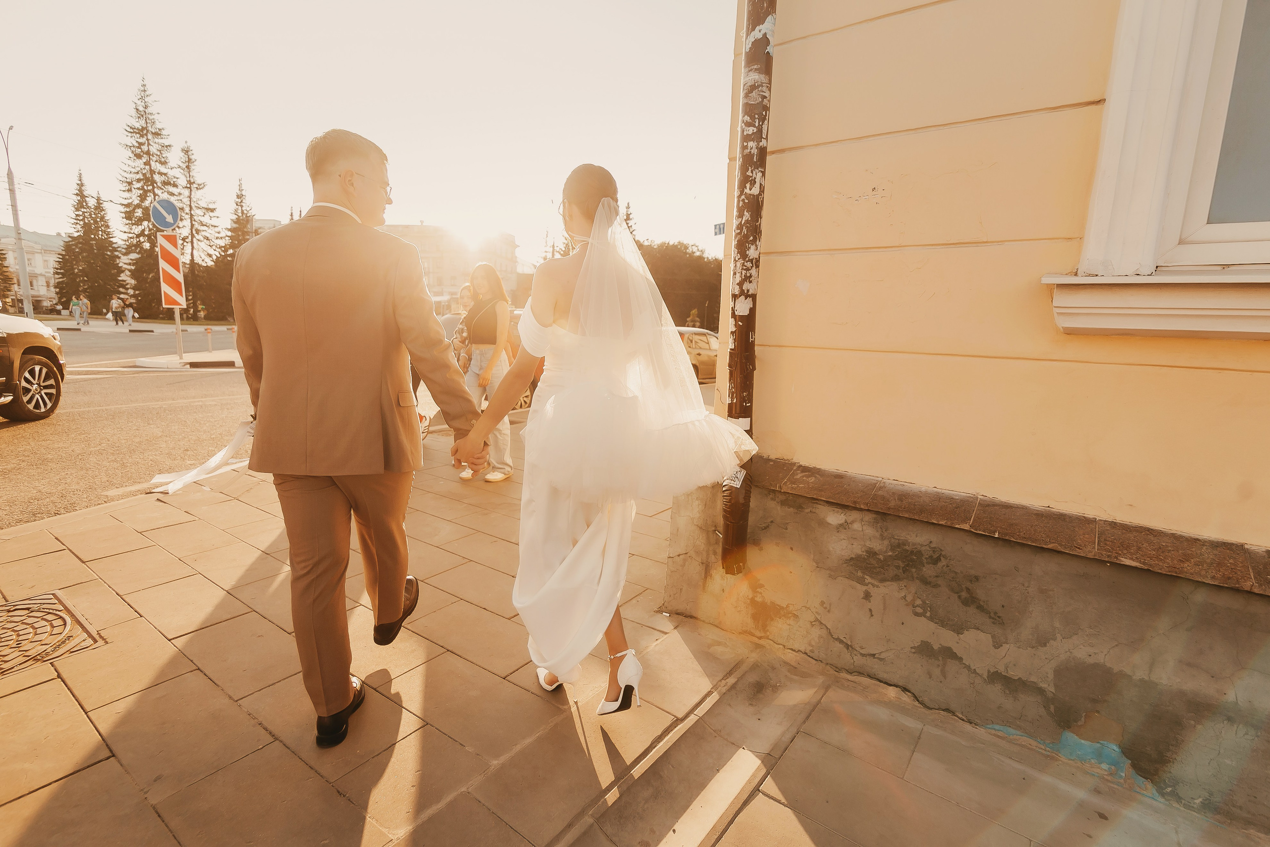 Свадебная осенняя фотосессия Ивана и Лидии в городе. Свадебный и репортажный фотограф в Ярославле и Санкт-Петербурге Роман Микрюков