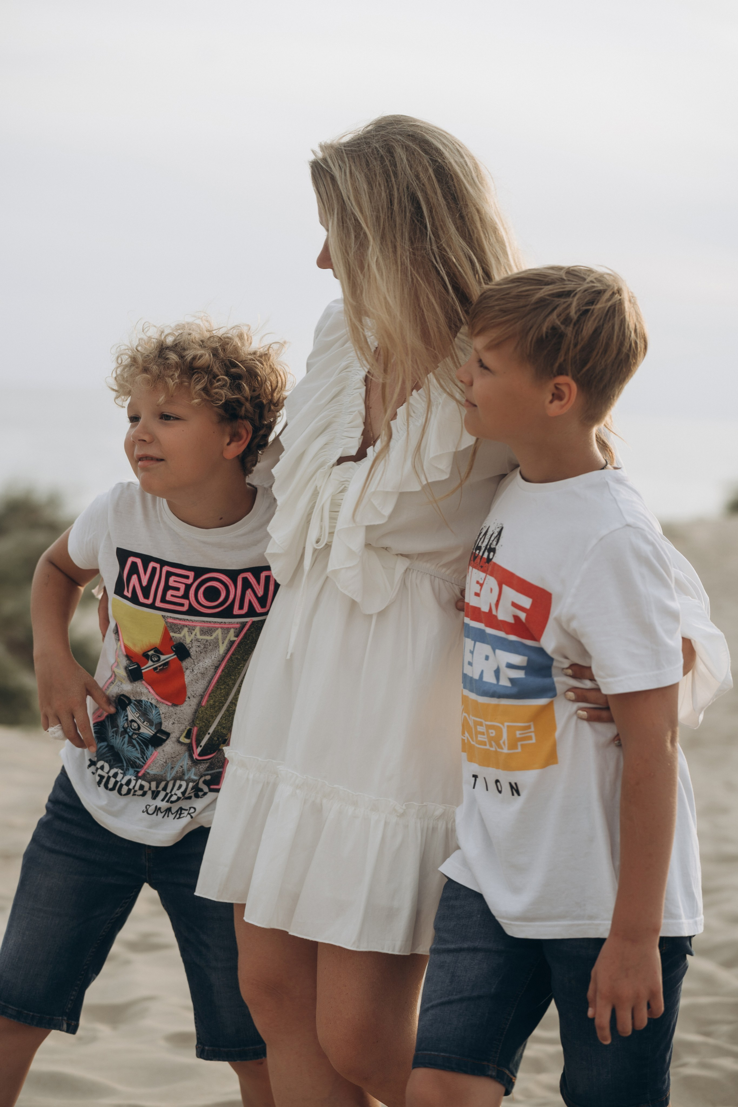 Геленджикский фотограф запечатлел веселье - семейный заплыв на надувном матрасе, фотограф Геленджик