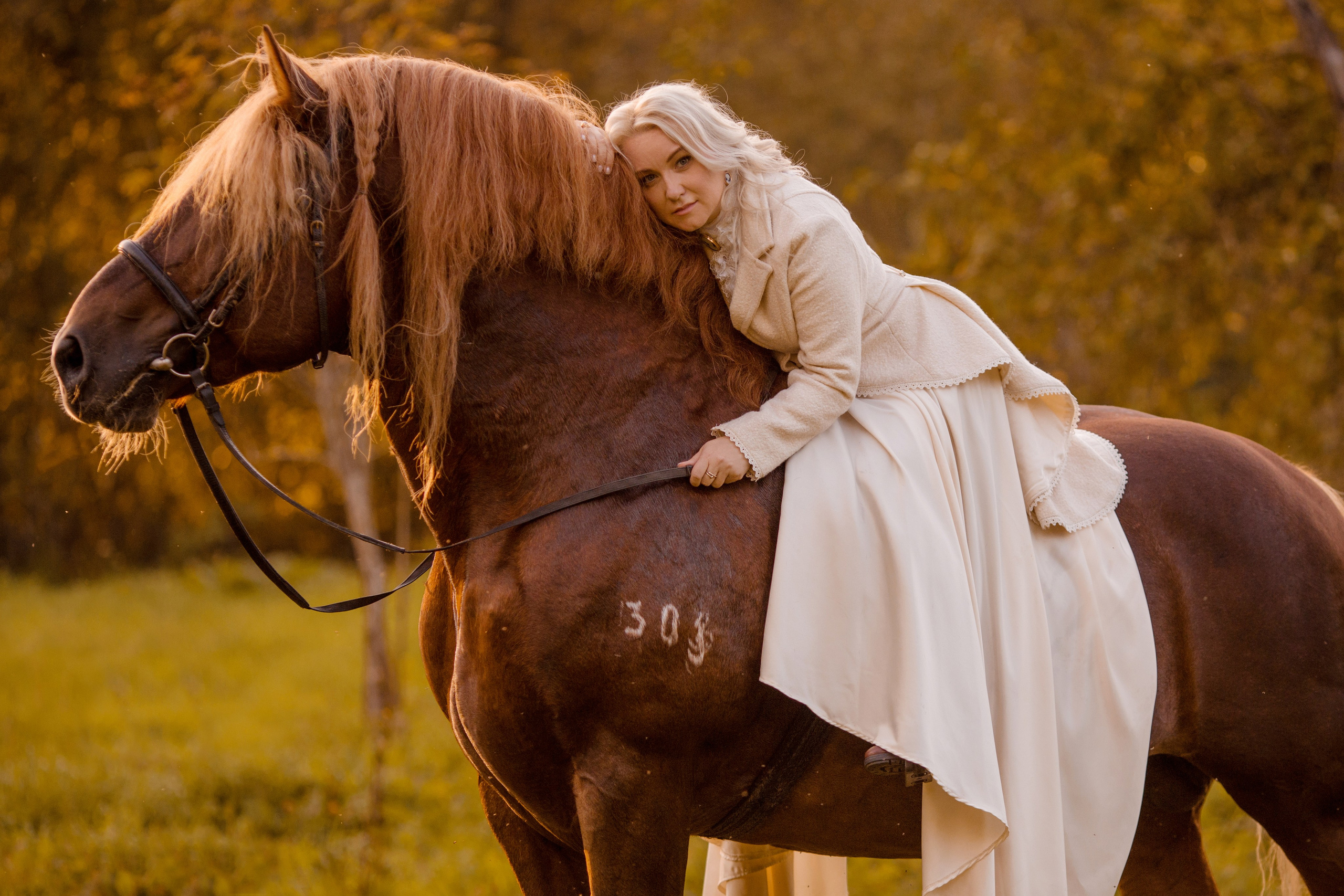 Фотосессия в костюме белой амазонки 