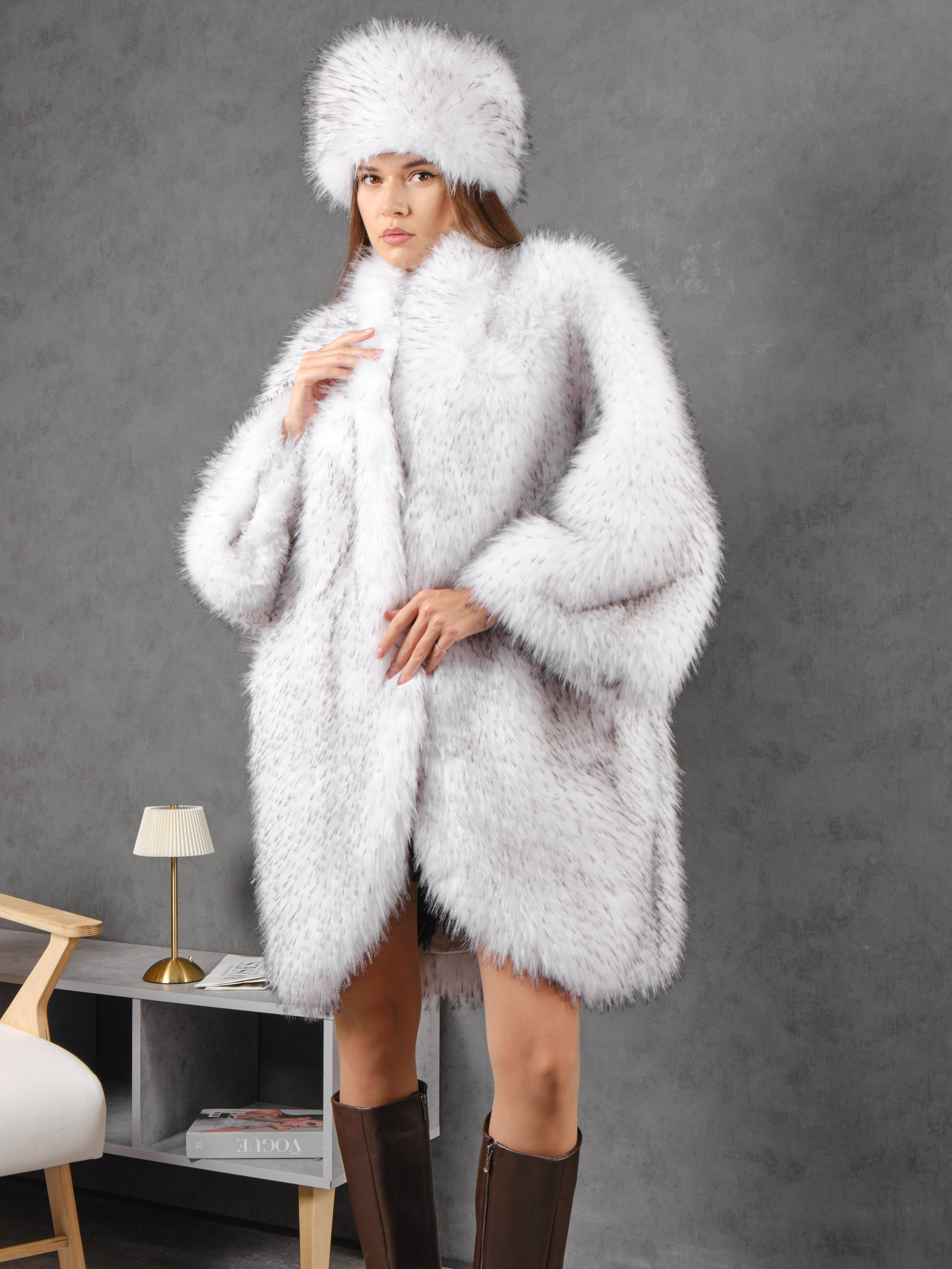 Шубы на сером фоне. Фотостудия для Wildberries Ozon