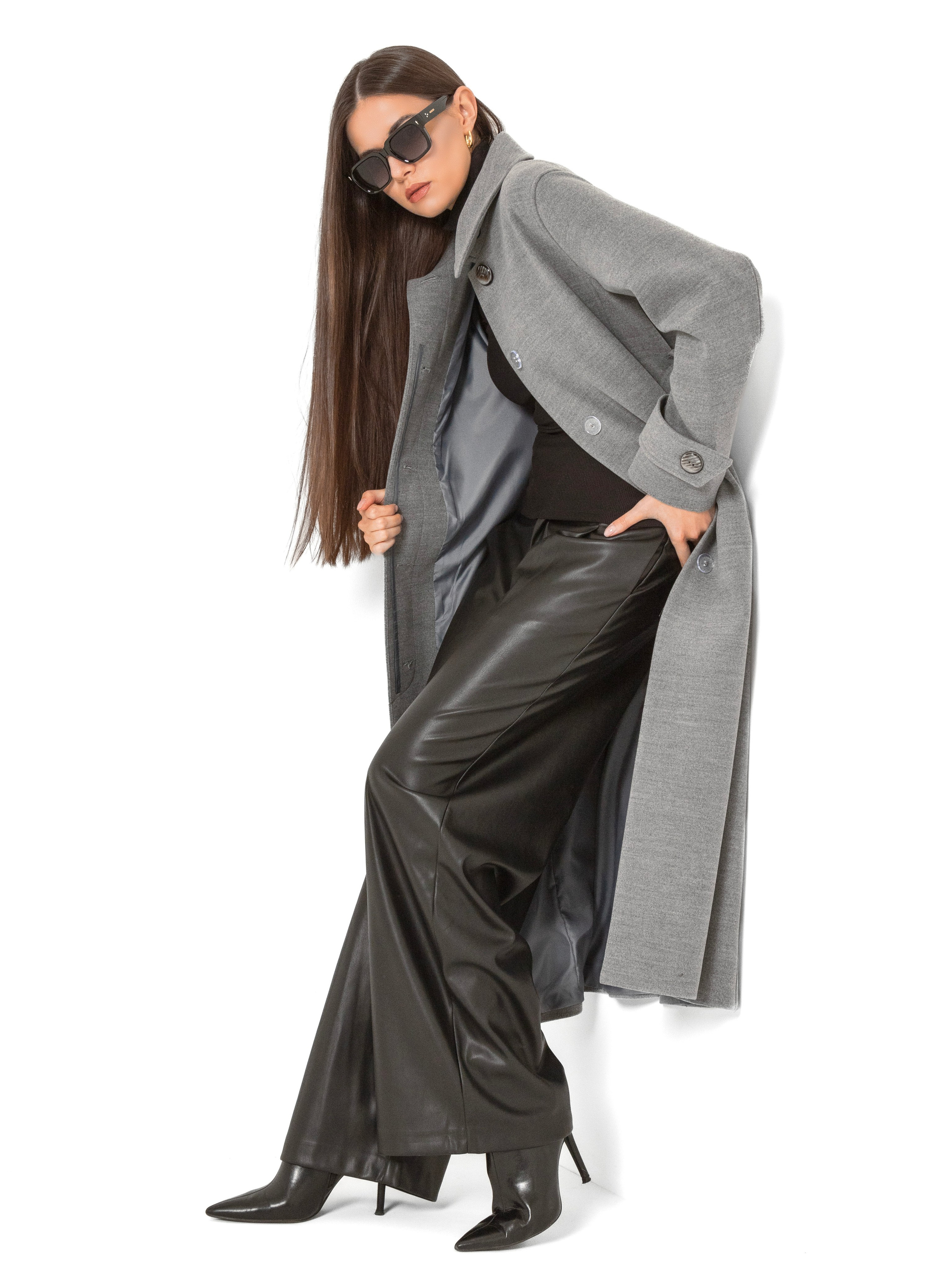 Пальто. Фотостудия для Wildberries Ozon