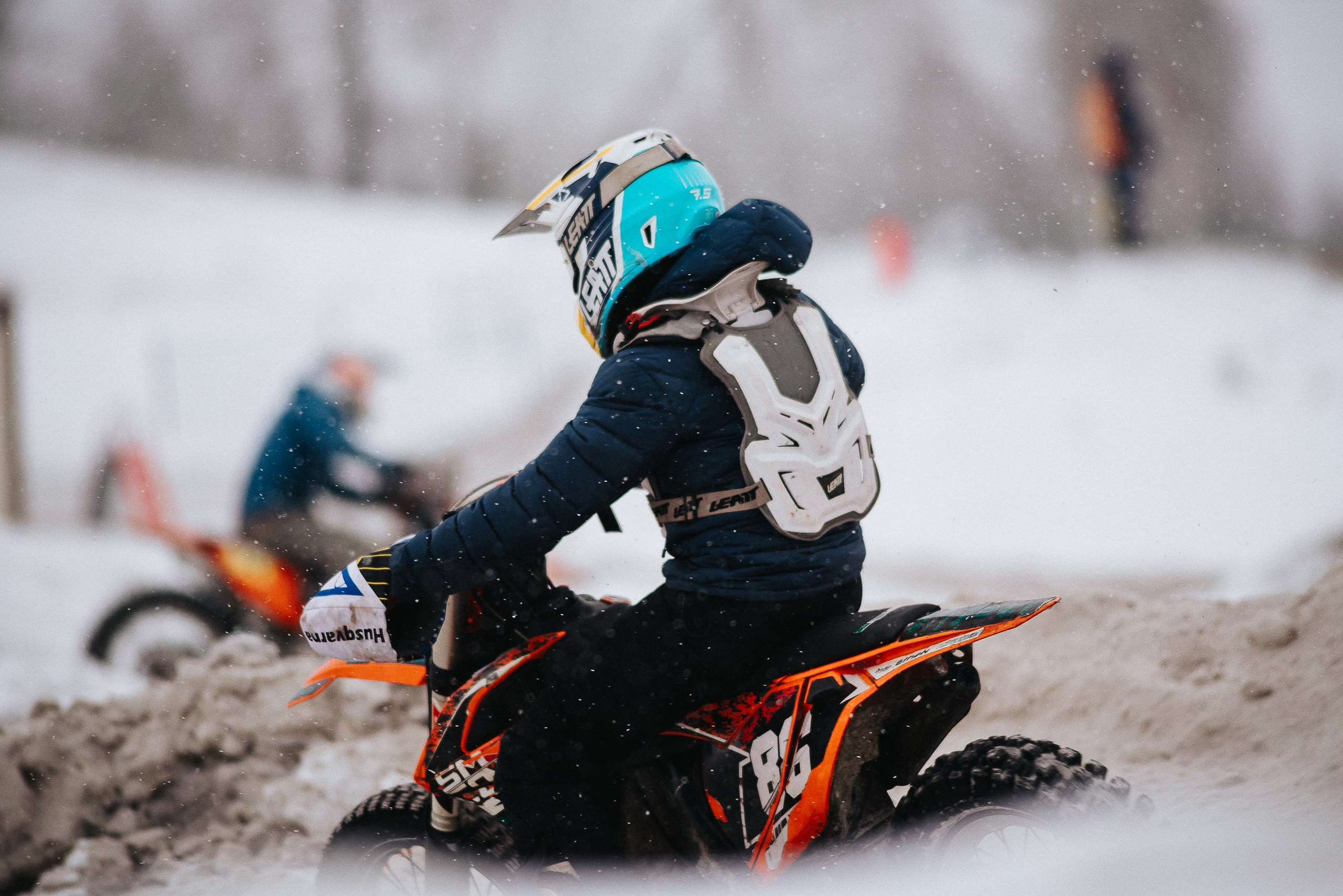 29.12.2024 — Праздничная тренировка на мотоциклетной трассе Люскус. Репортажный фотограф в Кемерово