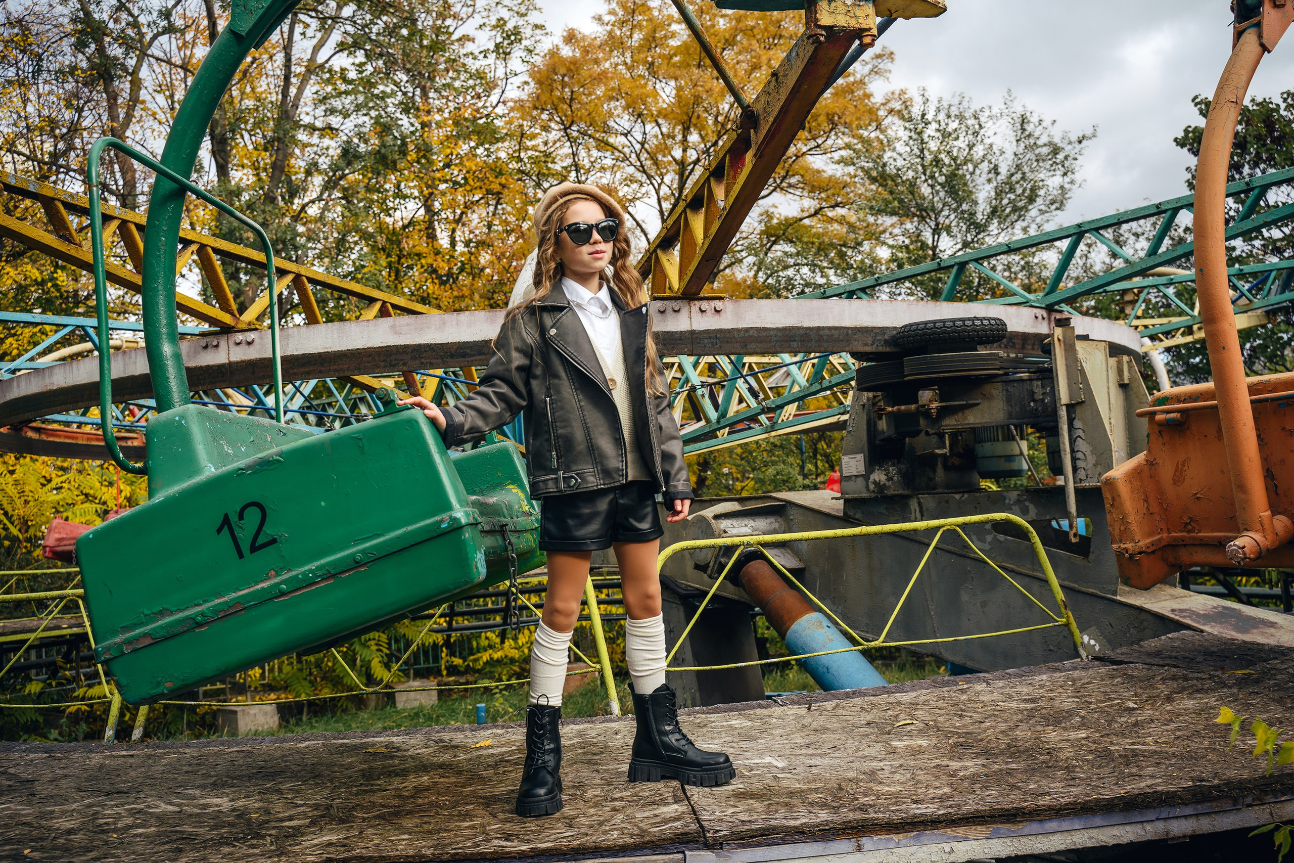 Фотосессия на карусели. Выпускные альбомы, школьные фотосессии в городе Новороссийске