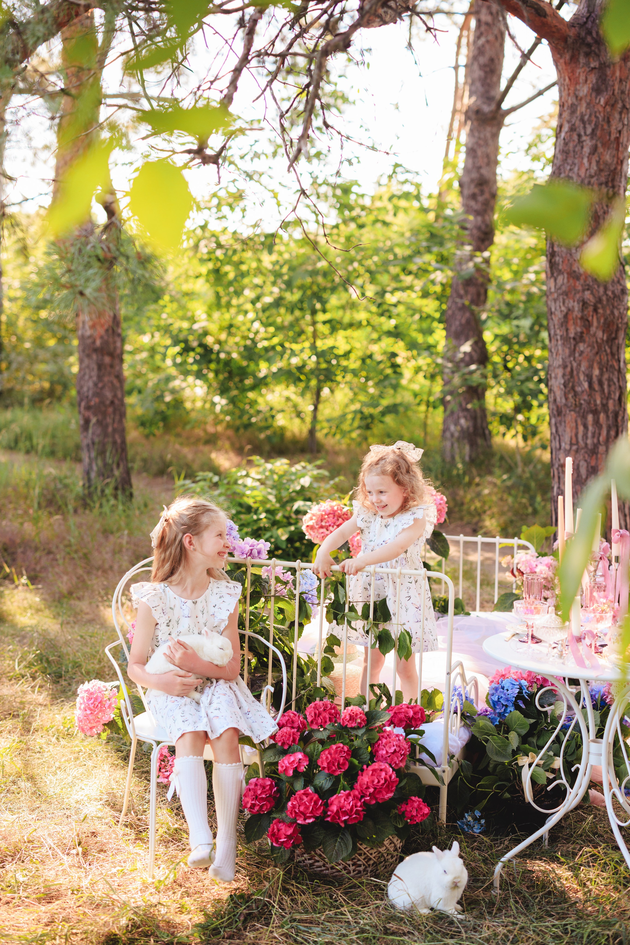 Цветочная кровать с кроликами. Семейный и детский фотограф в Краснодаре Анна Трашкова