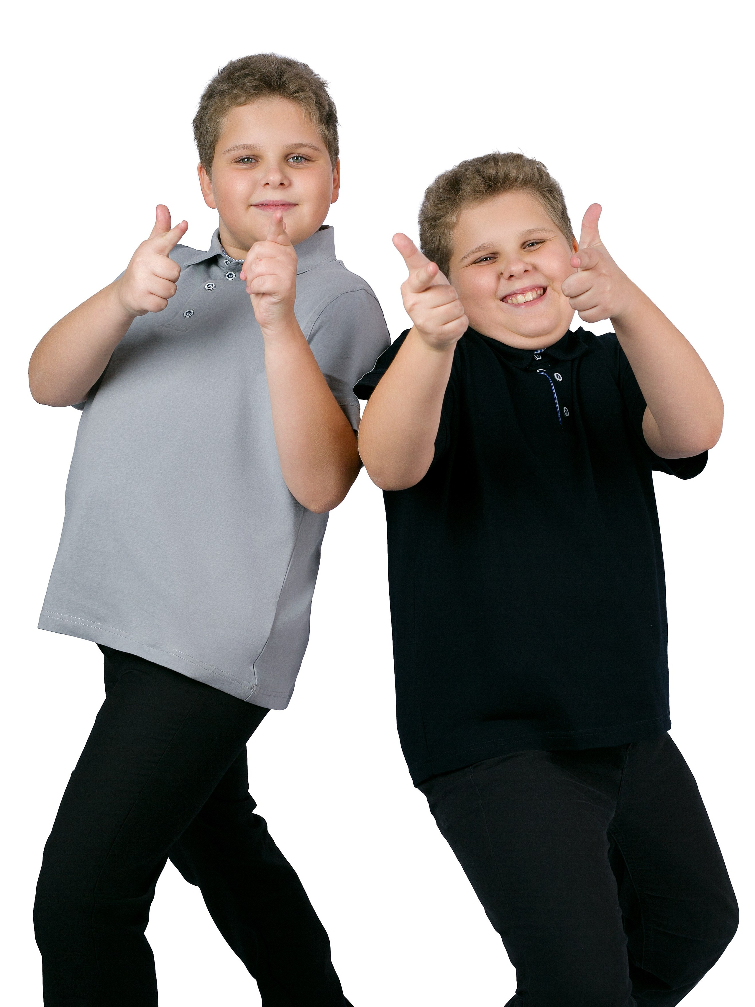 Детская одежда на белом фоне для wildberries, с моделью. Предметная, рекламная фотосъёмка в Орле. Предметный фотограф в Орле