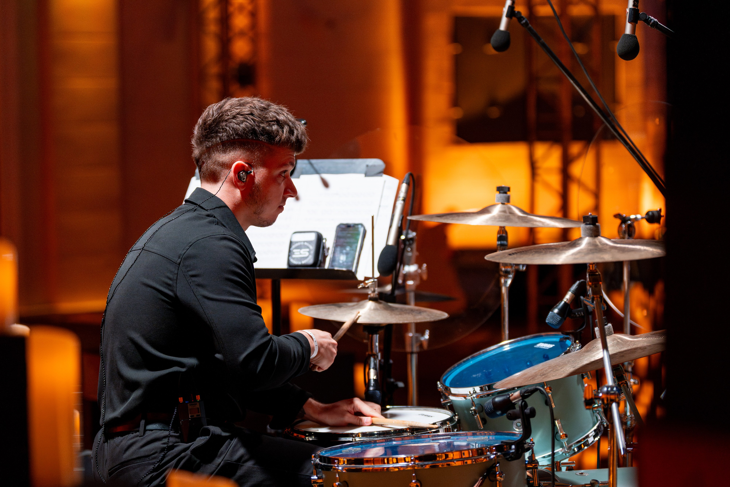 Симфонический оркестр Lumisfera при свечах. Фотограф Никита Комаров