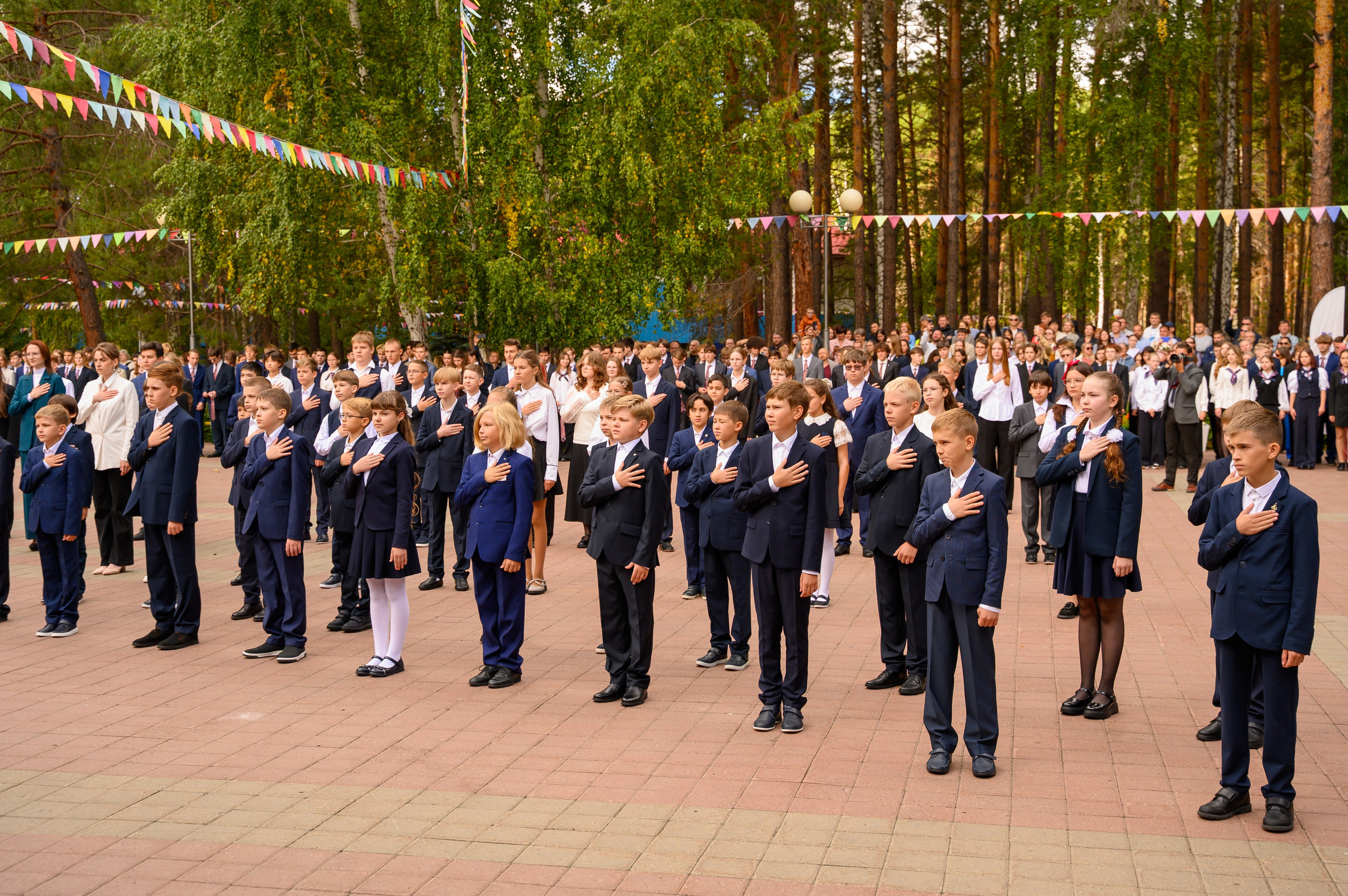 1 сентября линейка ФМШ. Фотограф новорожденных, семейный детский в Тюмени Татьяна Морозова