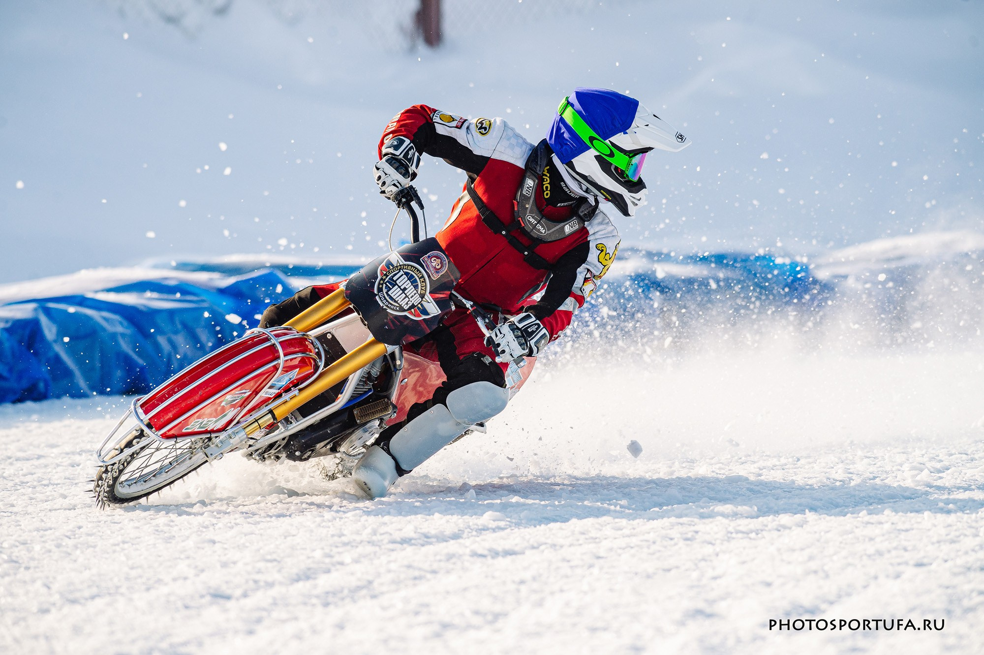 Мотогонку на льду. Спортивный фотограф в Уфе Евгений Буров