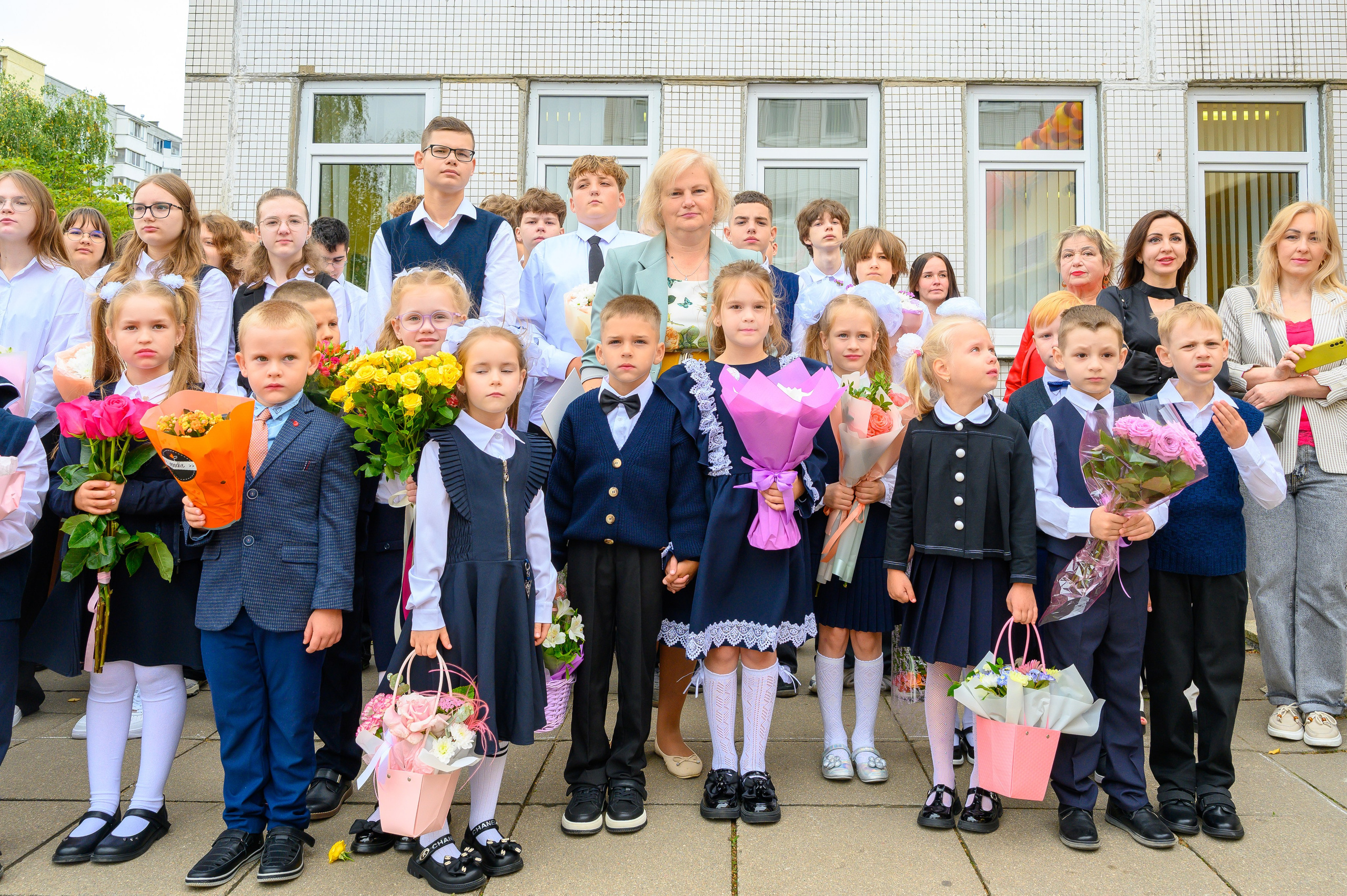Вот звучит первый звонок, перед этим долгое приготовление к новому этапу в жизни, Яромир идет в школу. Фотоуслуги, услуги фотографа, фотографирование важных событий