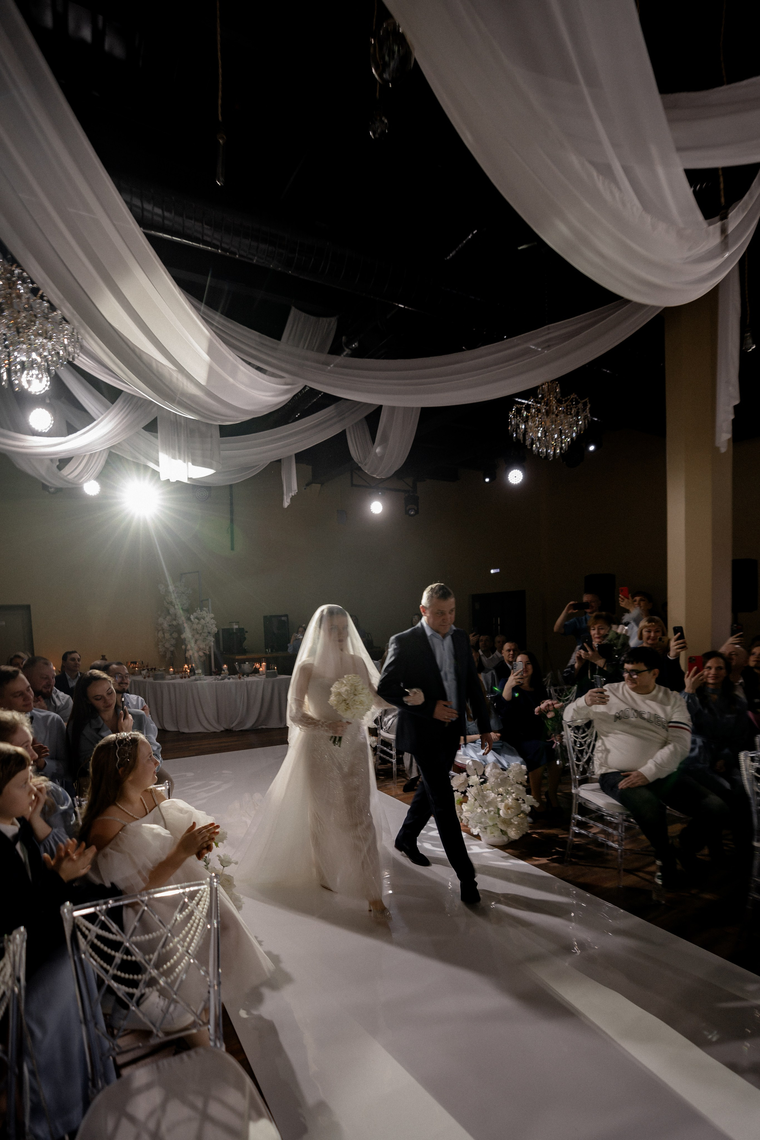 СВАДЕБНАЯ СЬЕМКА СБОРОВ В ОТЕЛЕ И ВЫЕЗД НА ЦЕРЕМОНИЮ (СНЯТО В СИБИРЕ В НИЖНЕВАРТОВСКЕ). Профессиональный фотограф, Санкт-Петербург — Виктория Богомолова