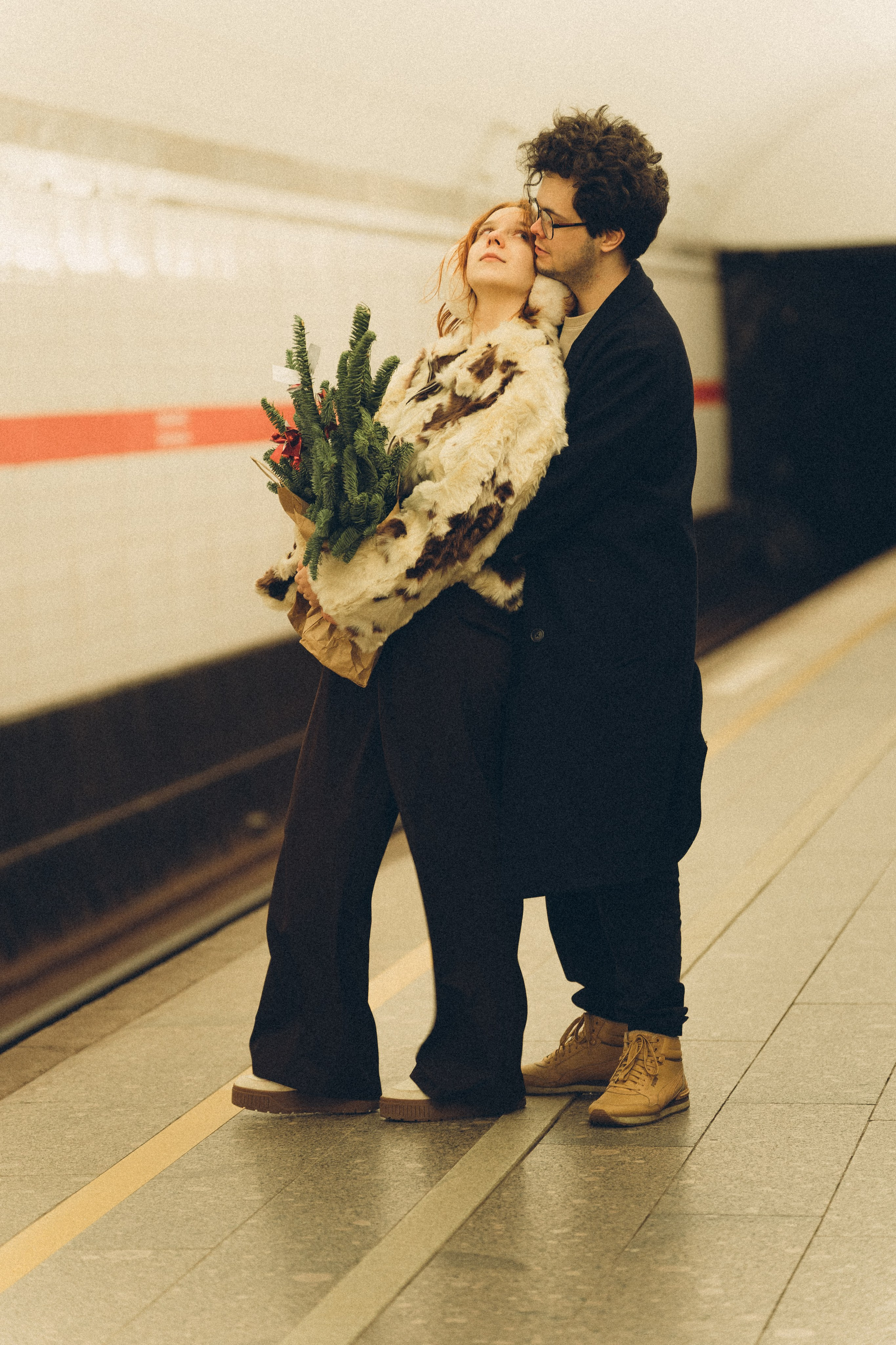 НОВОГОДНЯЯ ФОТОСЕСИИЯ ПАРЫ В МЕТРО ЛЮБОВЬ. Профессиональный фотограф, Санкт-Петербург — Виктория Богомолова