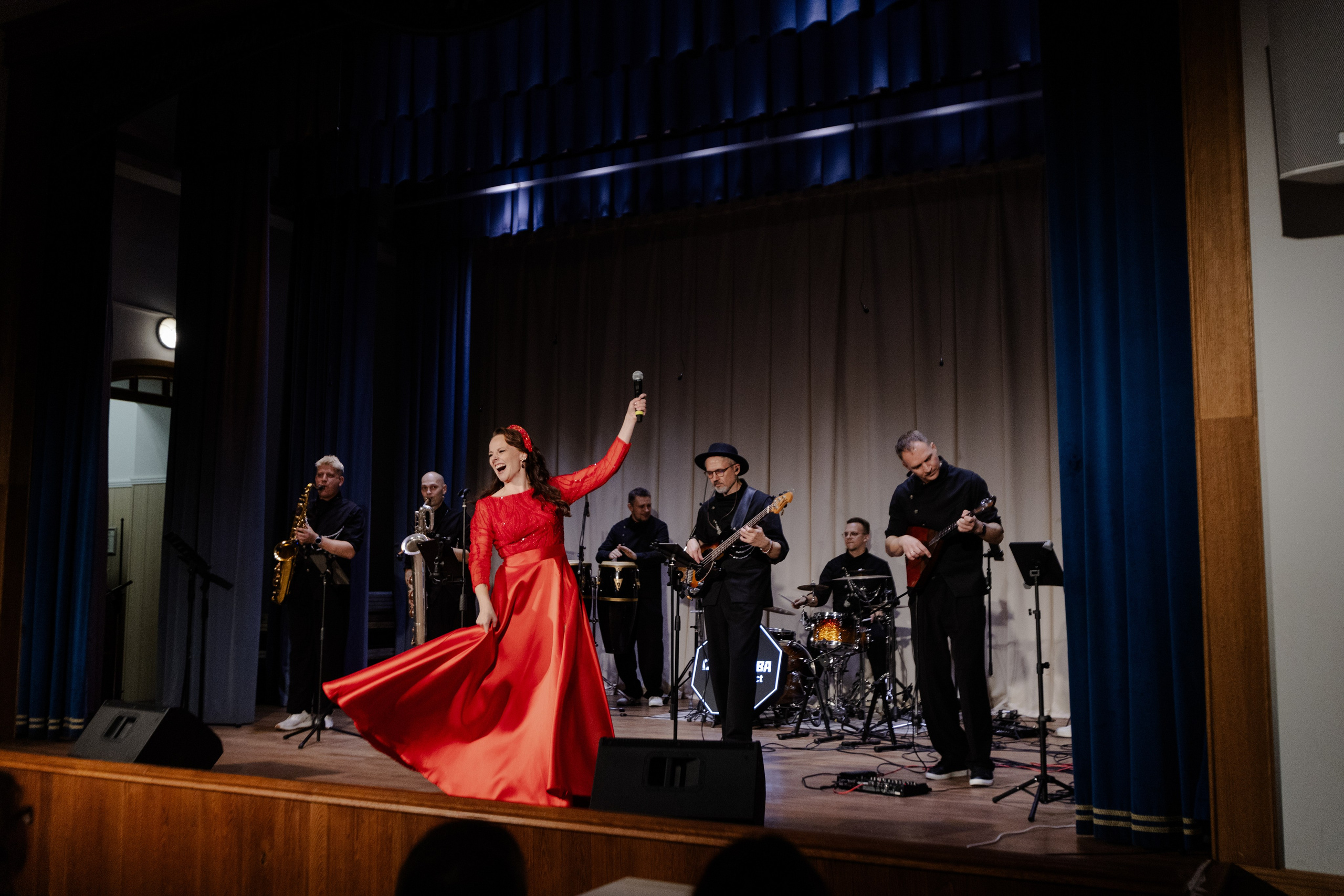 Сольный концерт 4.10. СУРОВЦЕВА project. Эстрадно-народный кавер-бэнд