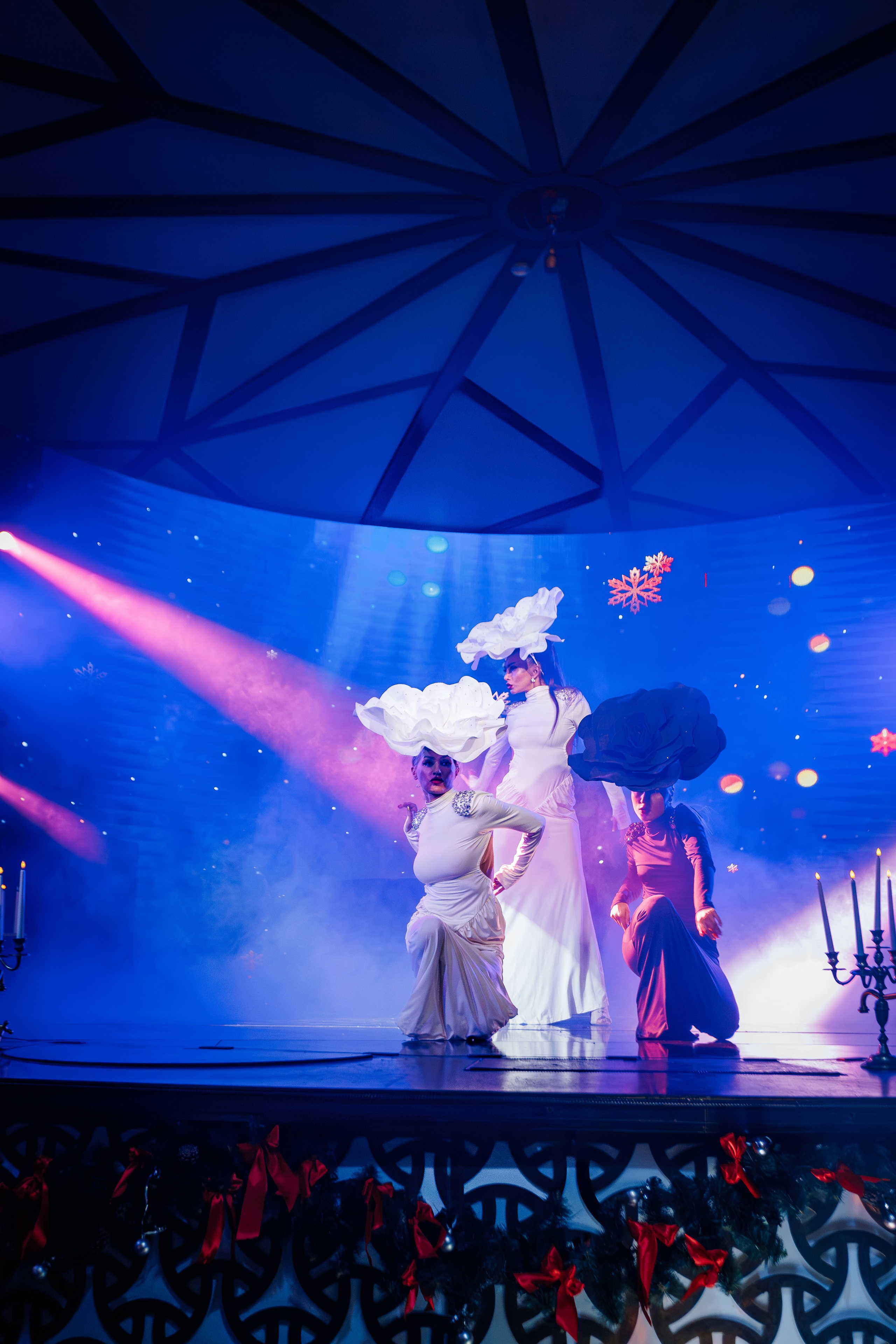 Новогодняя шоу-программа «MAGIC TIME» в PTIZZA BAR_Ялта_31.12.2025. Аминов Руслан | Фотограф