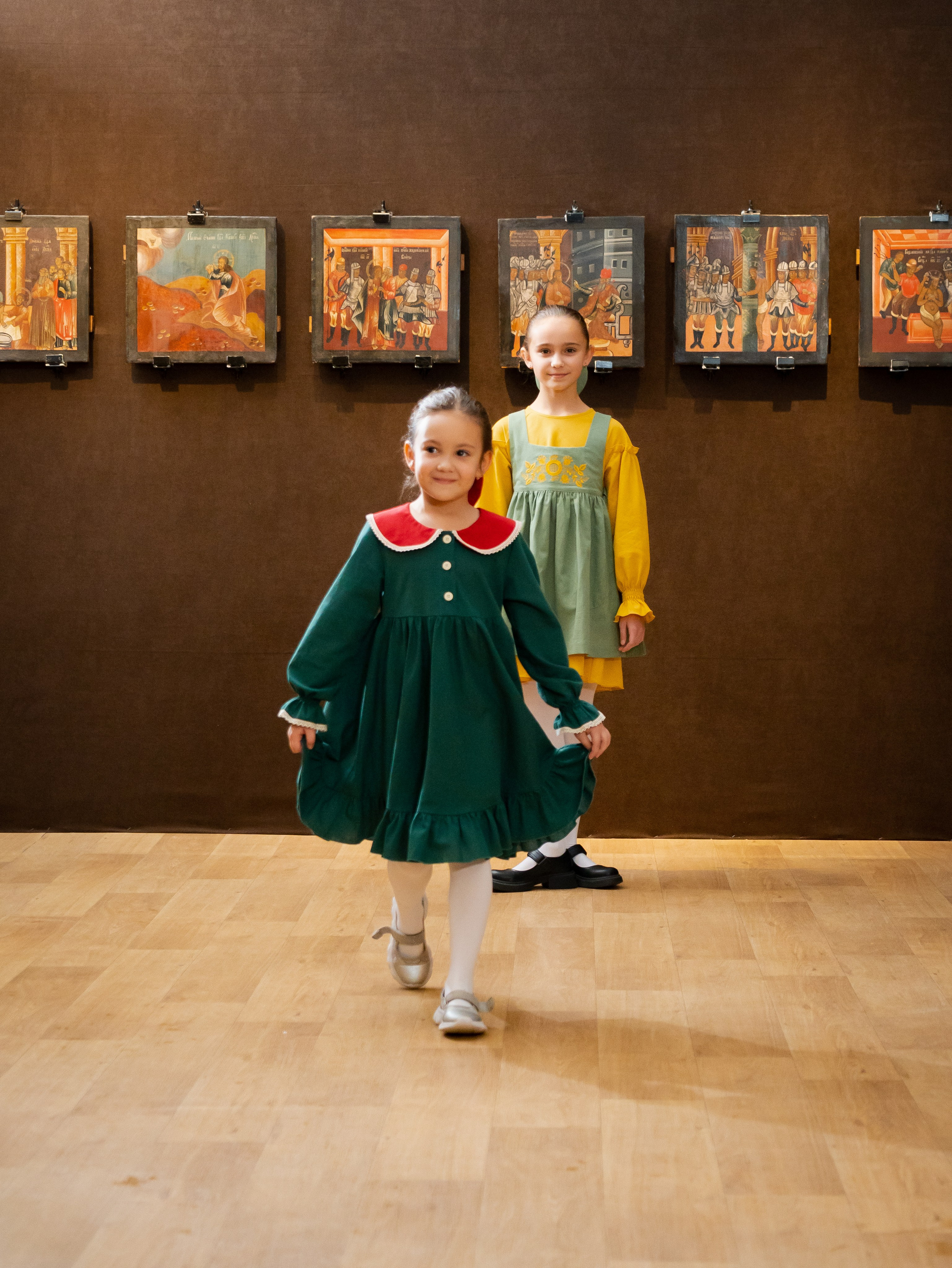 Показ одежды в рамках выставки «105. Лучшее». Фотограф Москва