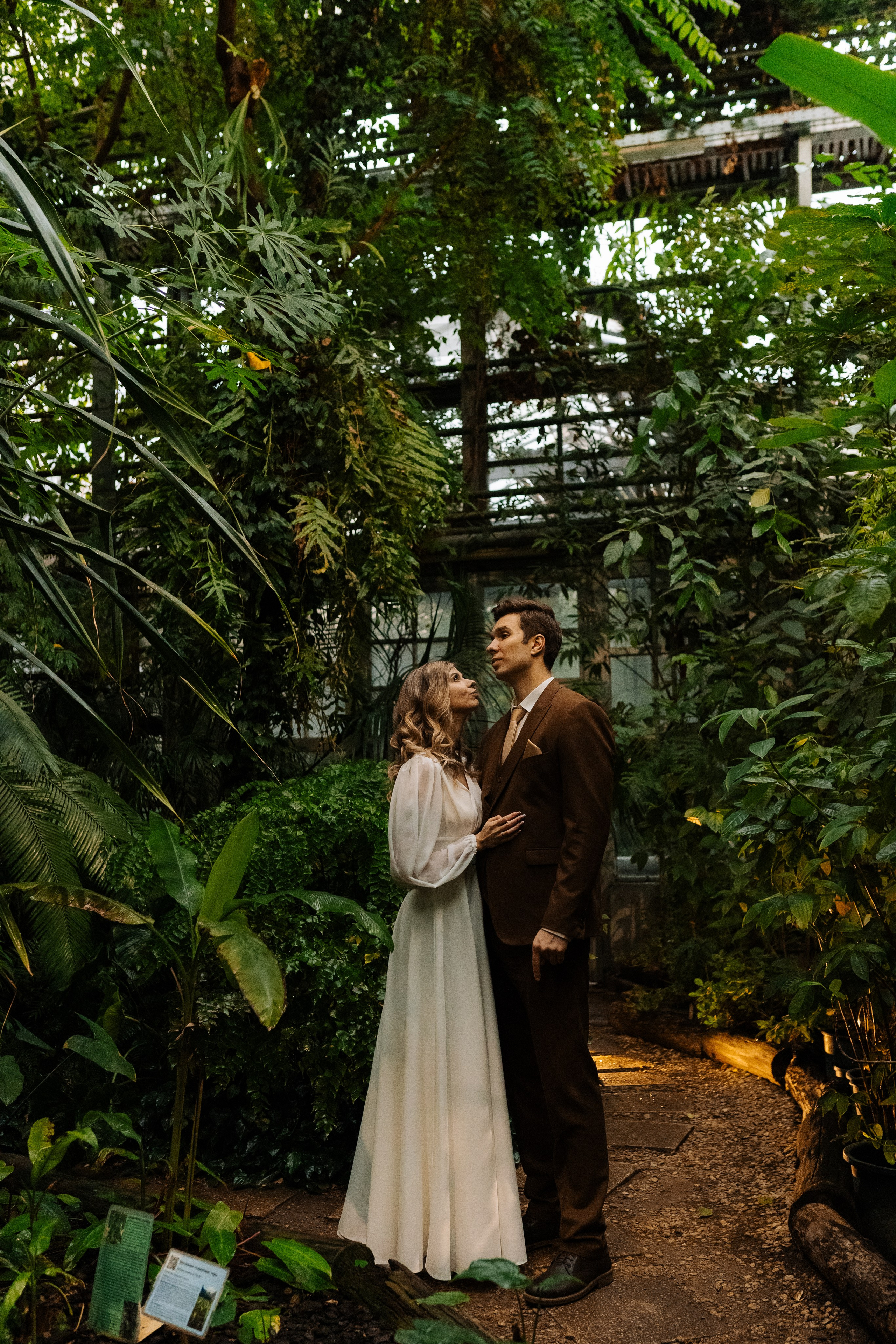 Свадебная фотосессия в оранжерее, Москва. Свадебный фотограф в Москве Анна Полушина