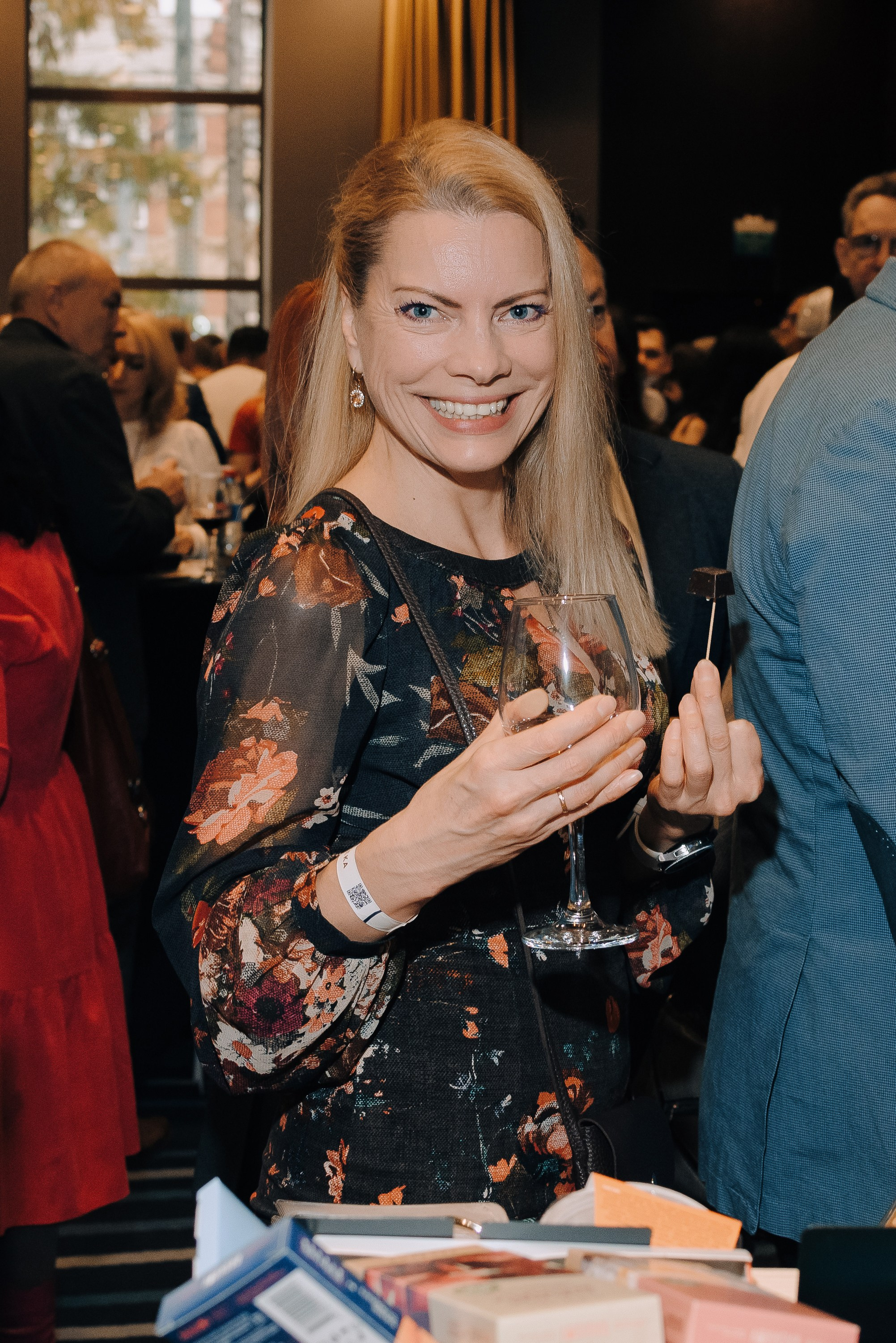 ФЕСТИВАЛЬ ВИНА И КРЕПКИХ НАПИТКОВ МАВТ-ВИНОТЕКА. Репортажный фотограф Зуев Роман г. Челябинск