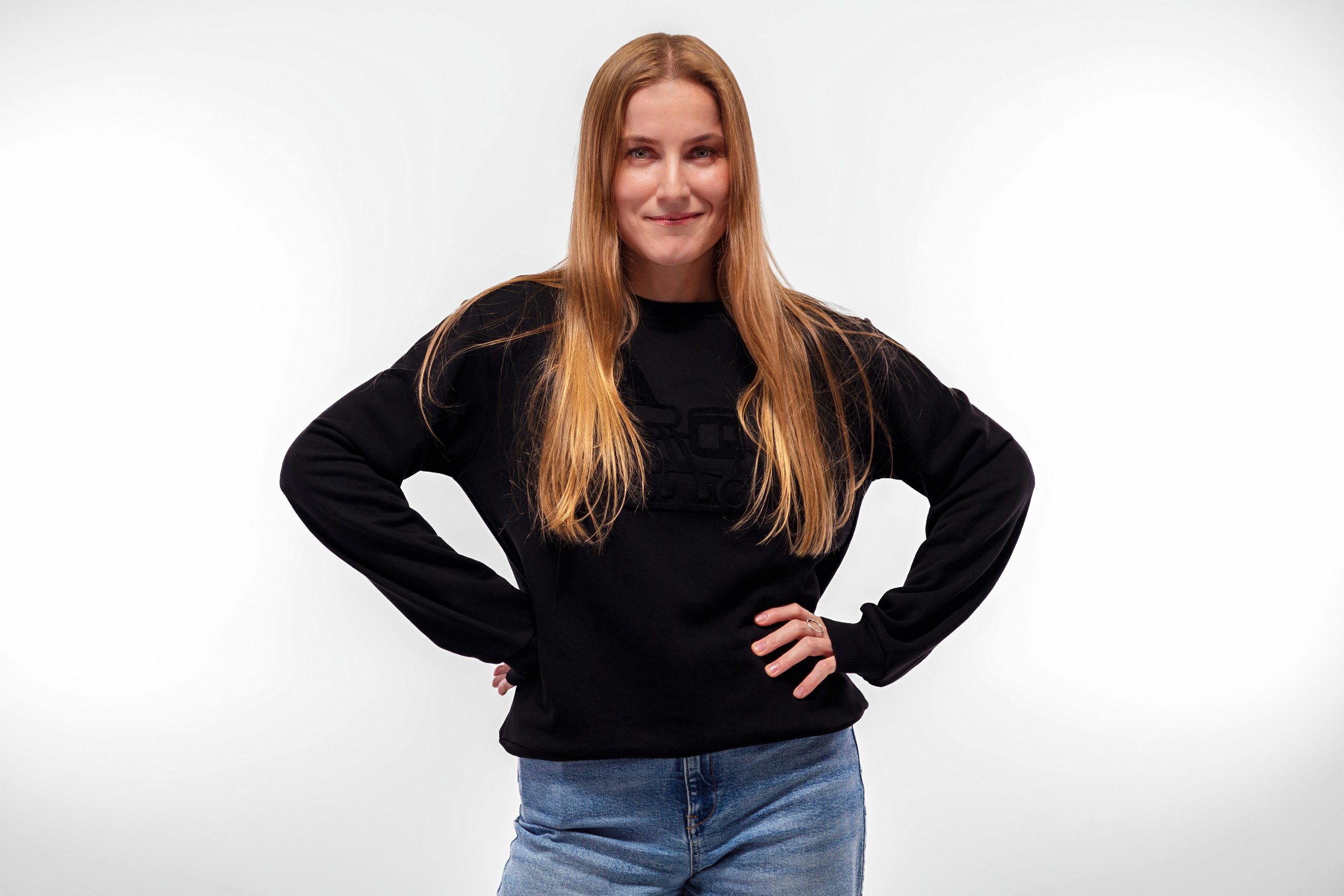 Фотосъемка одежды для маркетплейсов в СПб | Качественные кадры для каталогов