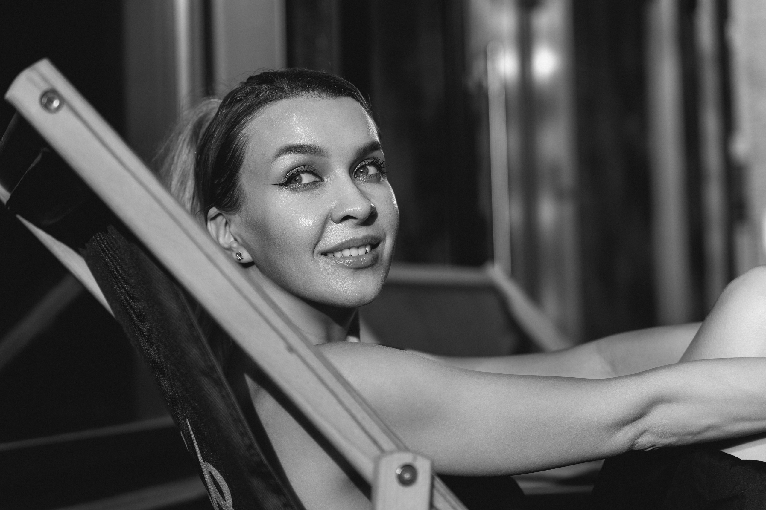 Стрит фотосессия для Анны в жилом комплексе Зил. Портретный фотограф в Москве Фарид Леонов