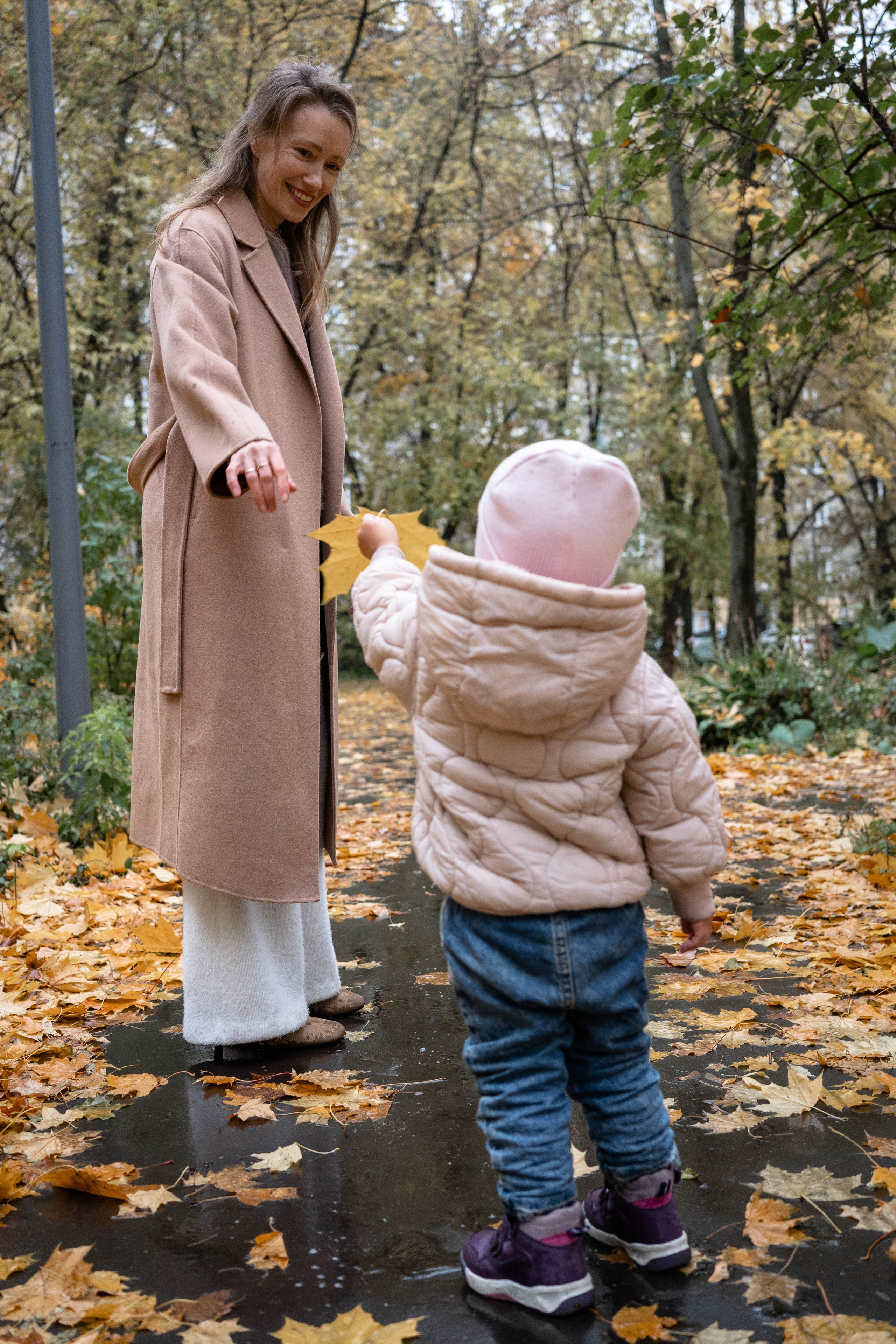 Осенняя фотосессия в Москве (во дворе дома)). Фотограф на роды Москва. Фотограф новорожденных Москва