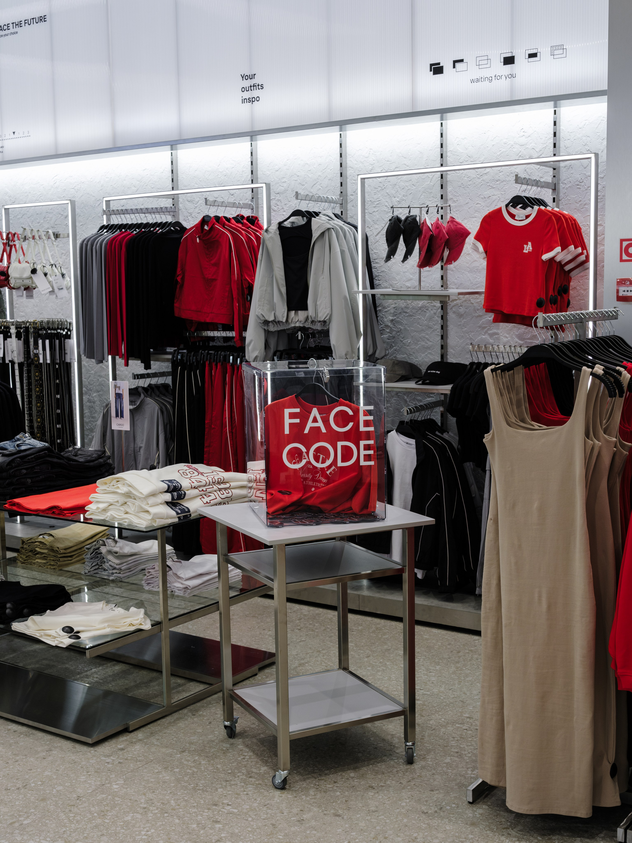 Открытие FACECODE. Репортажный и портретный фотограф в Москве Илья Спиридонов