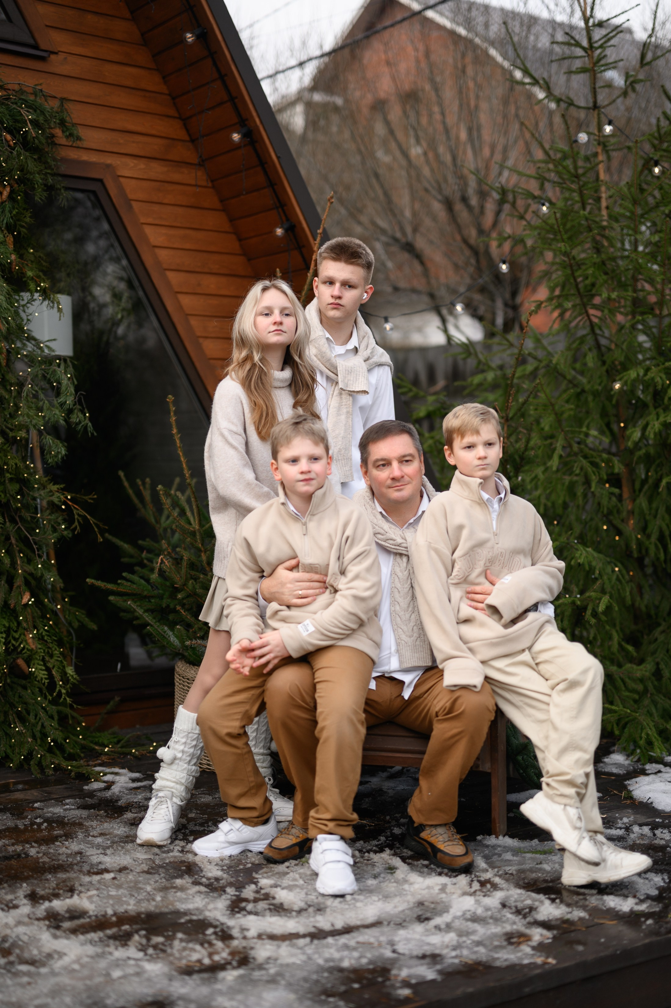 Семейная новогодняя съёмка в а-фрейм доме. Semerlina.ru