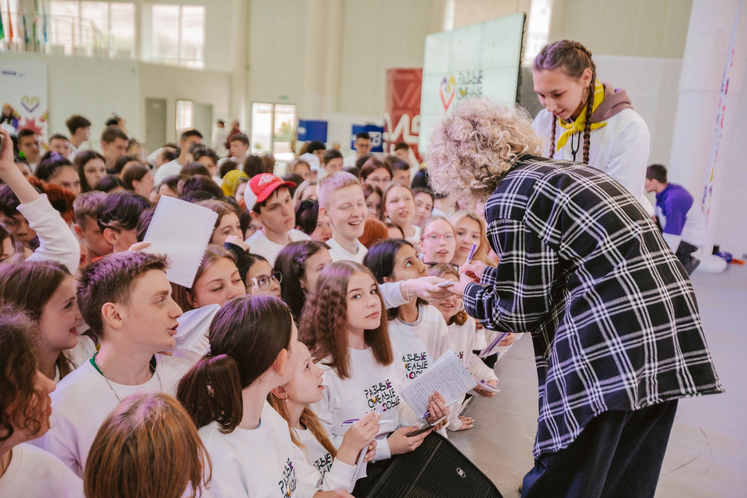 РАЗНАЯ. СМЕЛАЯ. МОЛОДАЯ