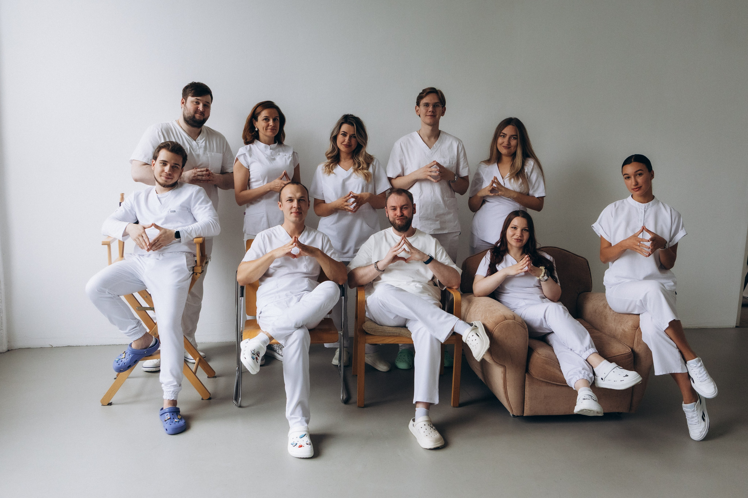 Фотосессия стоматологов в студии. Фотограф Артем Бросов в Санкт-Петербурге и Дубае