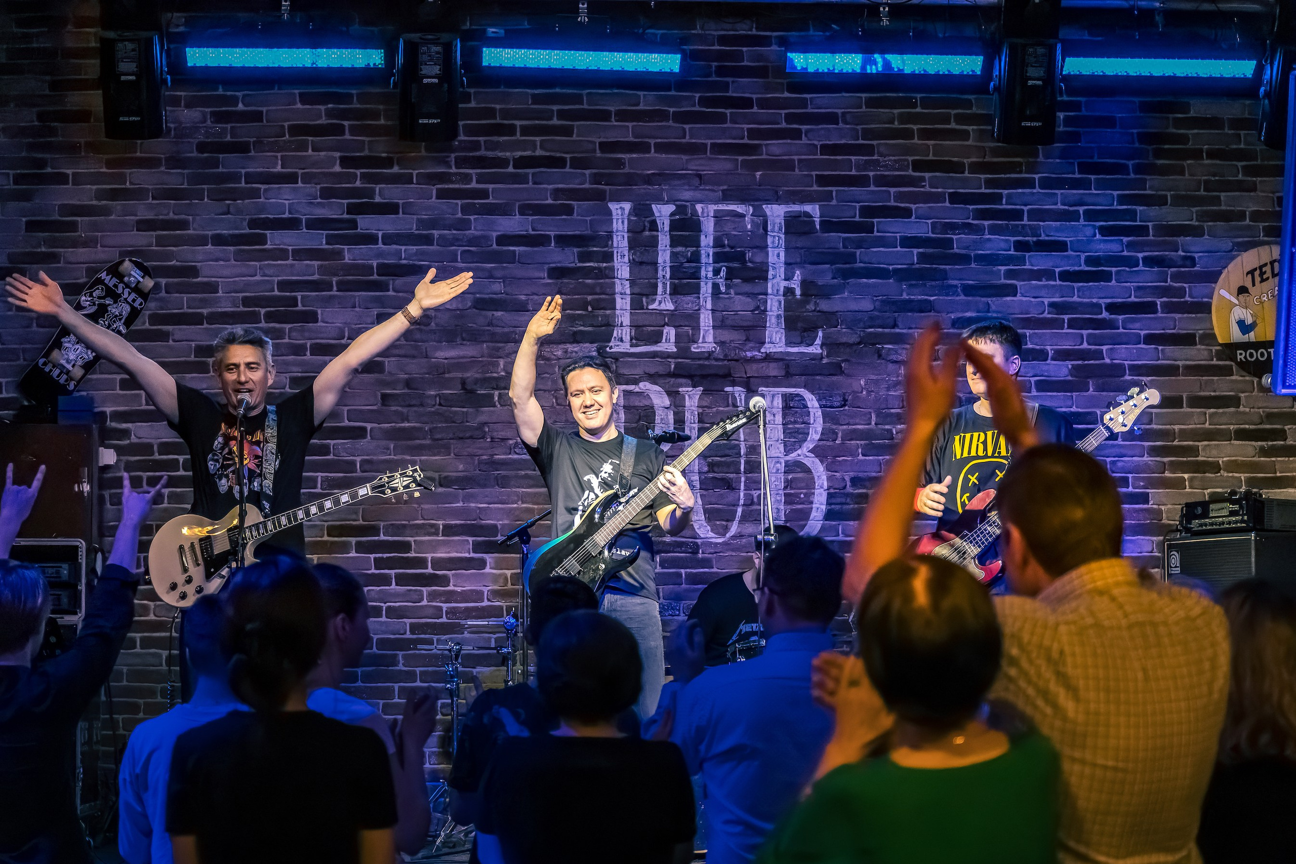 LifePub 29.03.2023. Московская кавер-группа BankBand