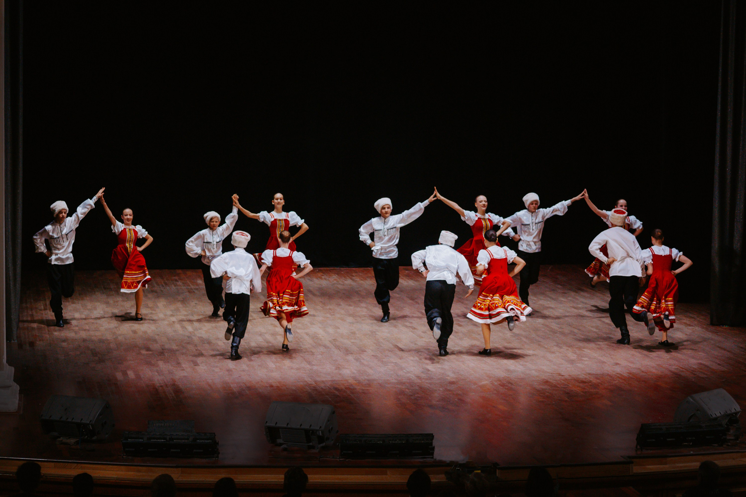 «Уральский сувенир». Концерт танцевальной студии. Фотограф в Челябинске Ополихина Анна