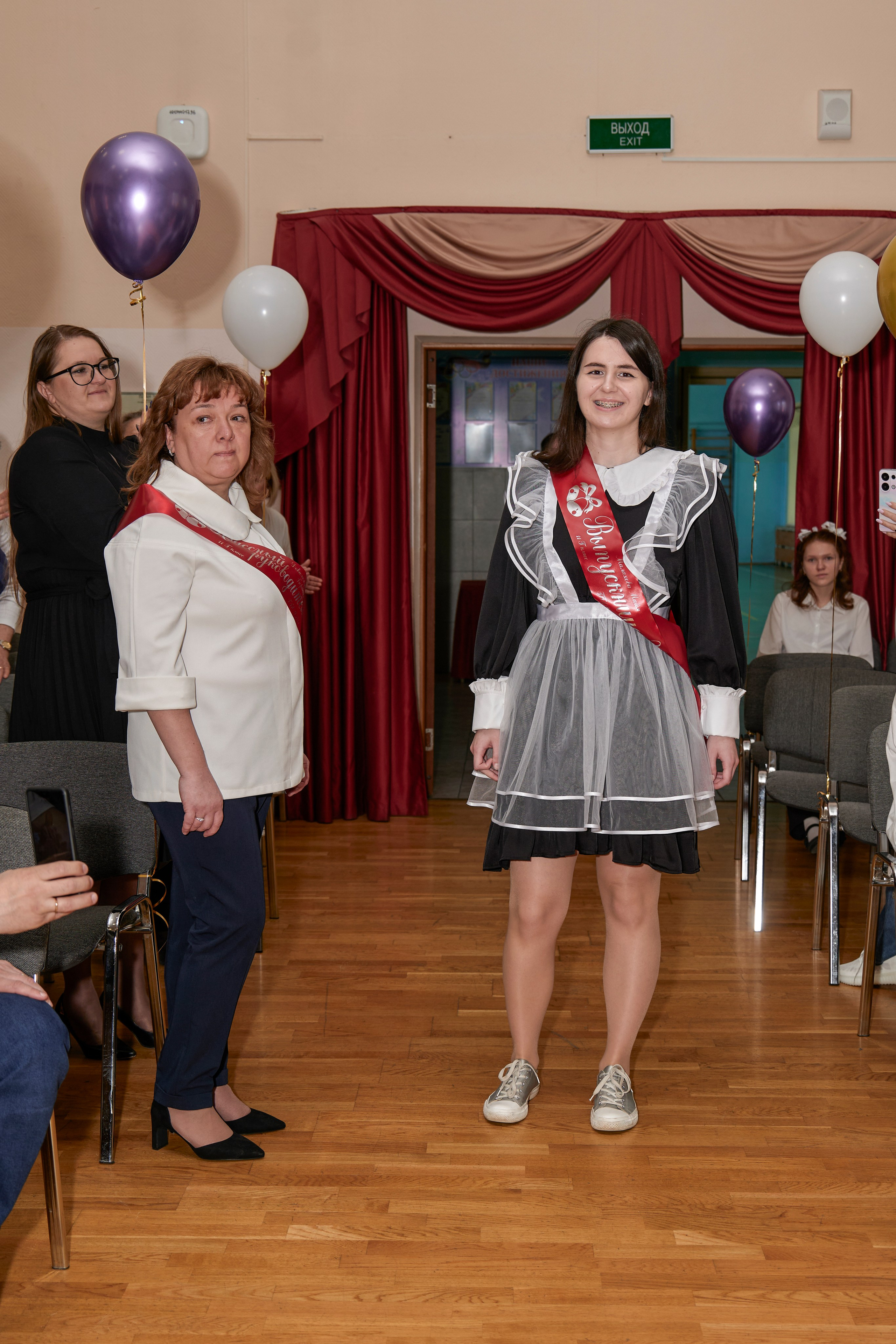 Последний звонок школа 1413. Детский и семейный фотограф г. Москва Оксана Катаджи