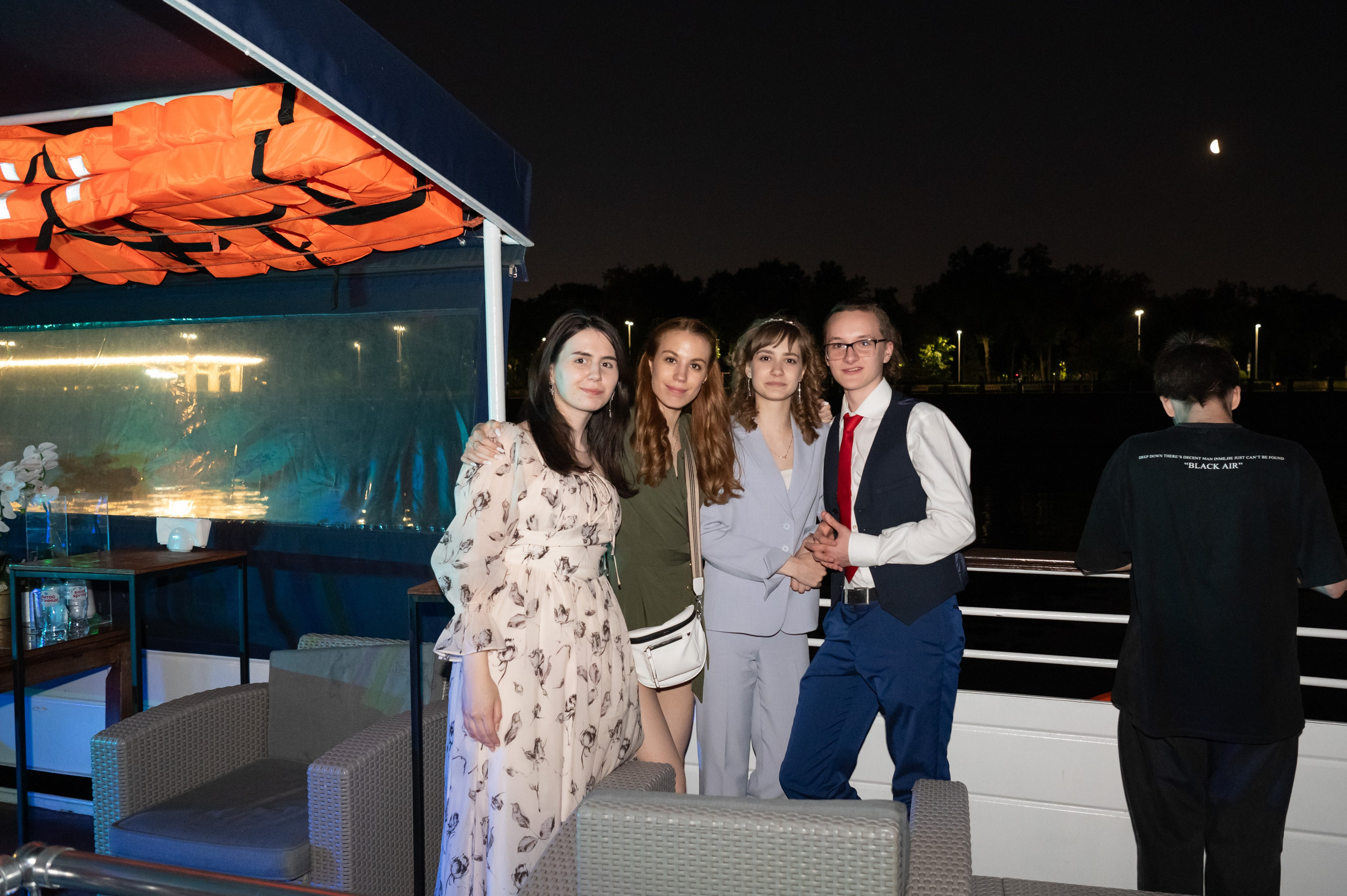 Выпускной вечер 11 класс на теплоходе. Детский и семейный фотограф г. Москва Оксана Катаджи