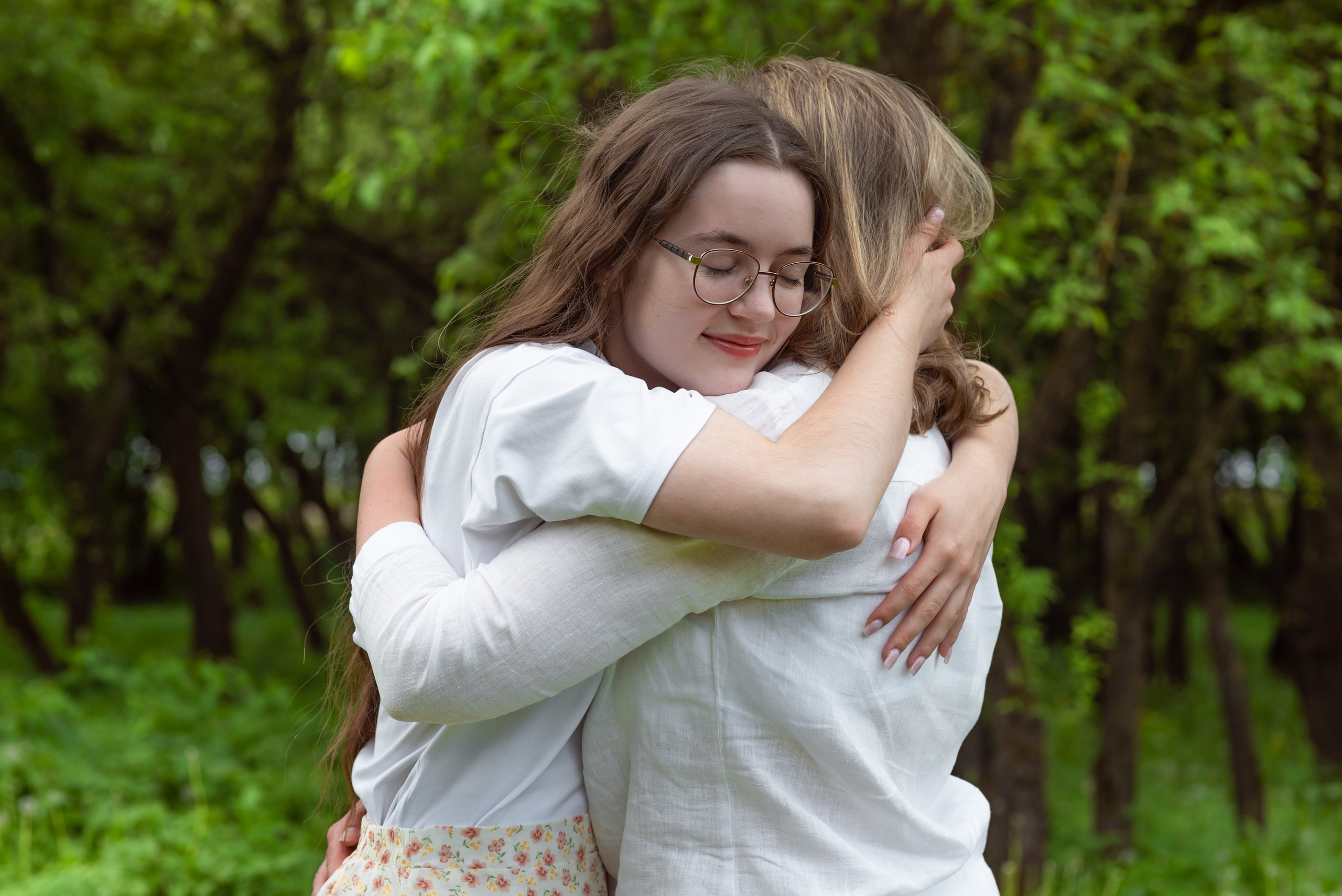 Мама и дочь в Лошицком парке. Фотограф Крещения и Венчания. Минск и другие города. Почтенная Наташа