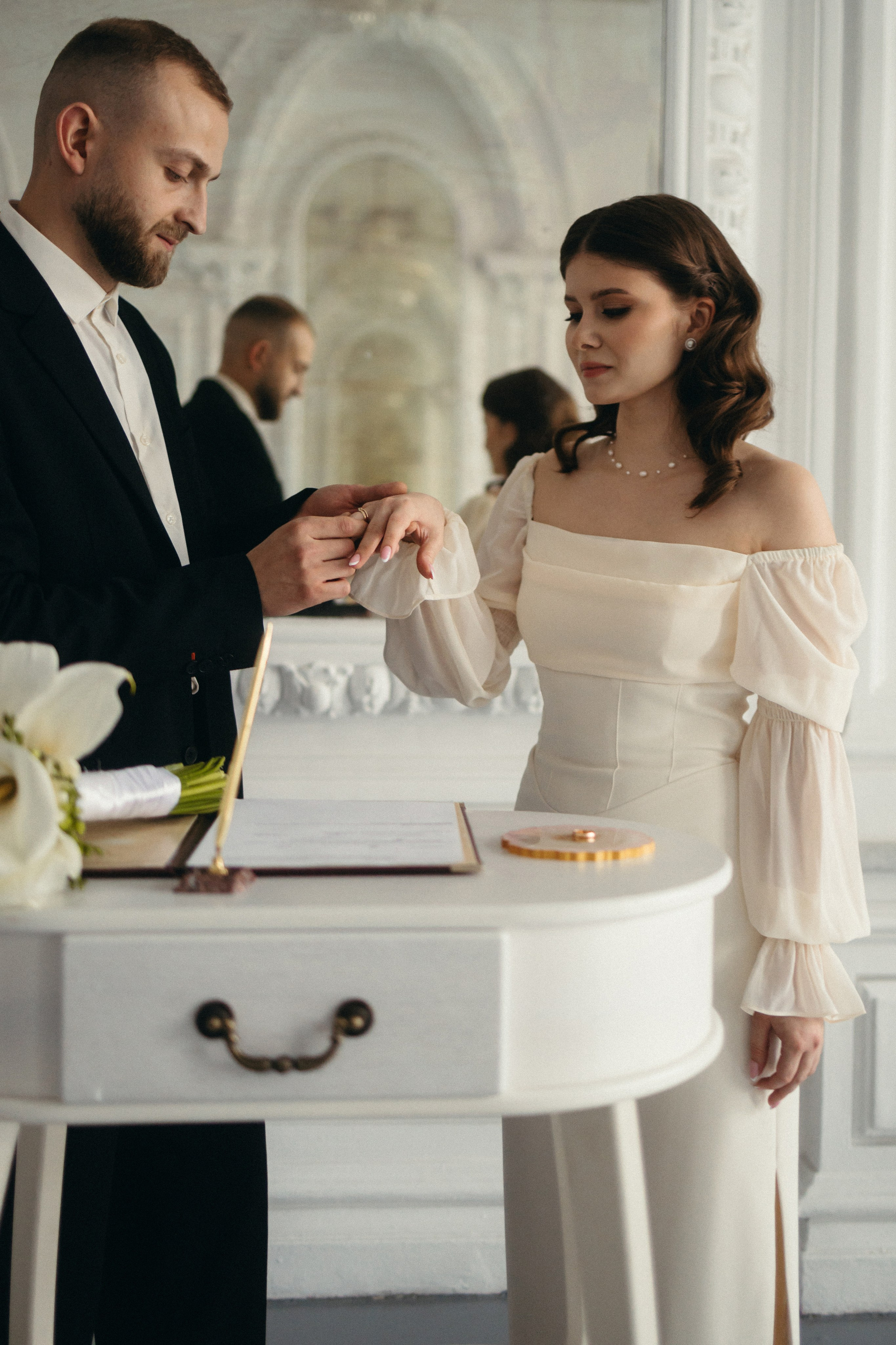 Владимир и Катя, встреча в отеле и роспись в особняке Спиридонова. Свадебный и портретный фотограф в Москве Кристина Золотова