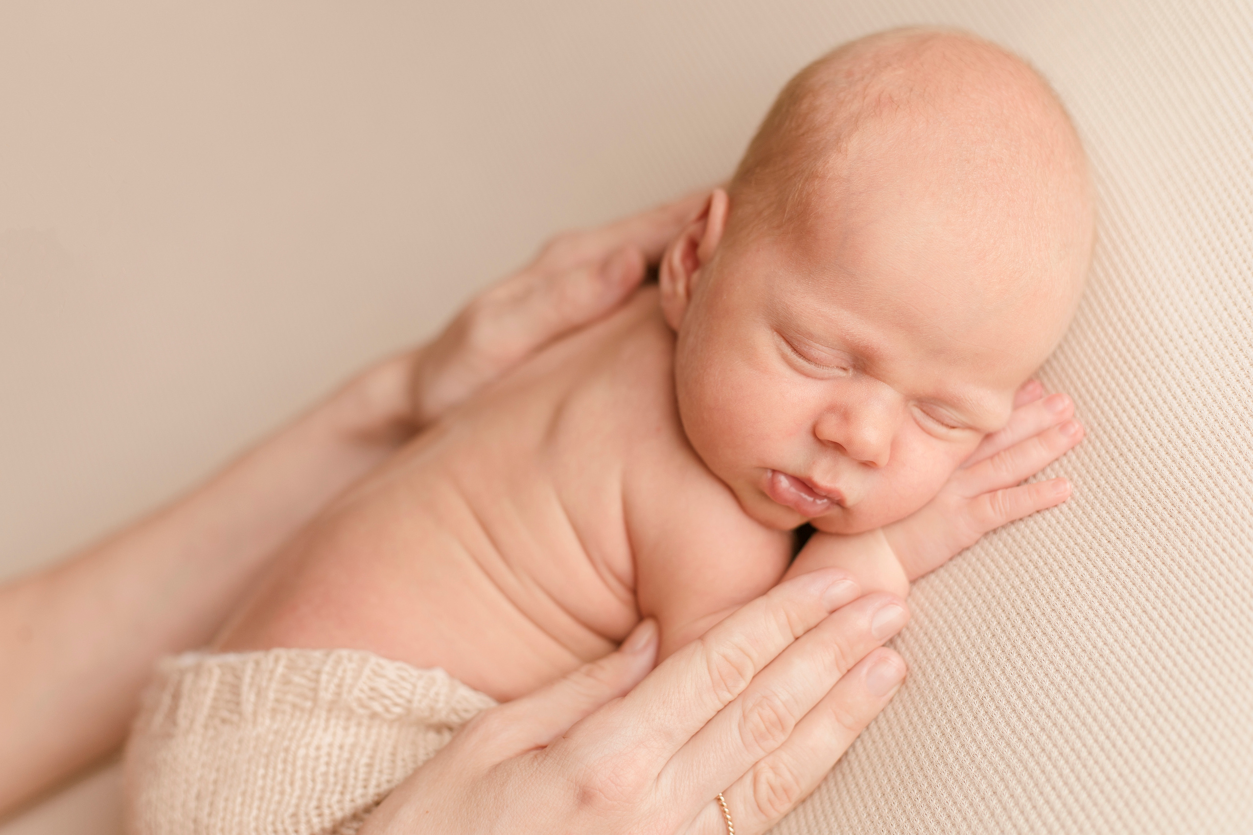 Новорожденные. Фотограф новорожденных Омск —со всем необходимым к вам домой