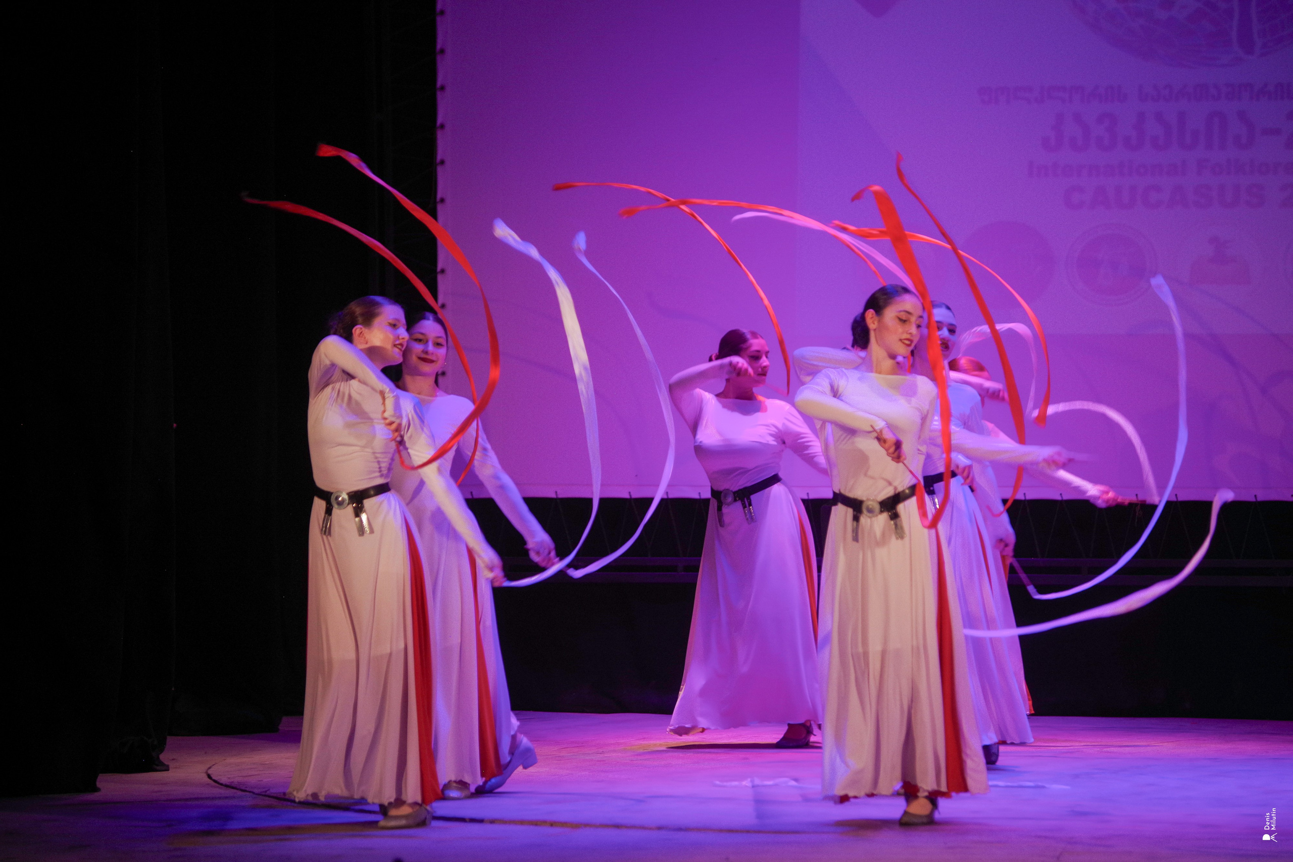 Танцы в прекрасном Они. Портретный фотограф Денис Милютин