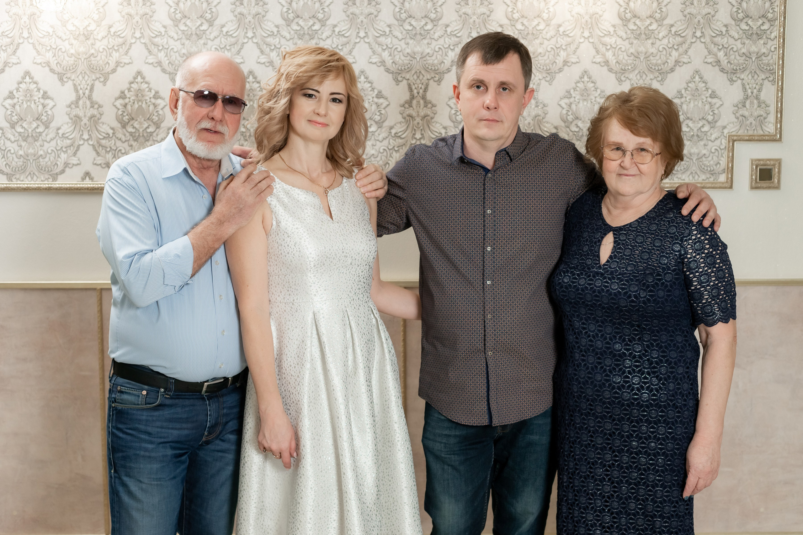 День рождения Светланы в кафе. фотосессия с гостями. Ольга Плаксина фотограф в Саратове