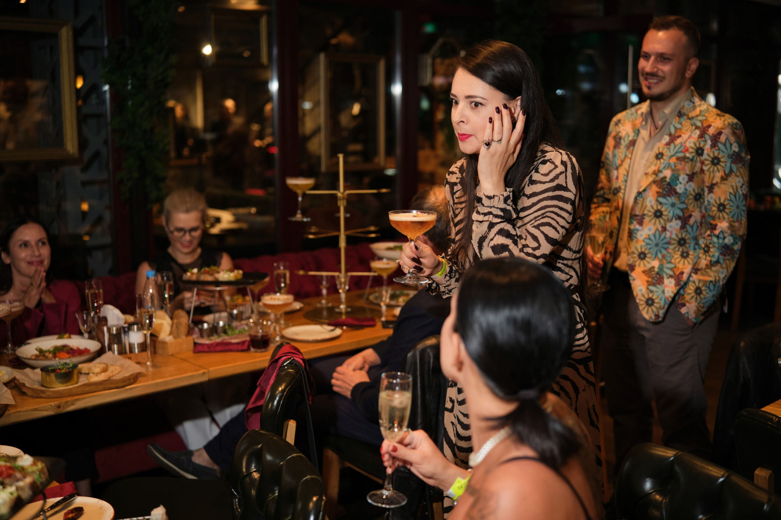 День рождения Наталии в гастропабе Особняк. Репортажный фотограф Дмитрий Литвинский. Минск, Беларусь, мир