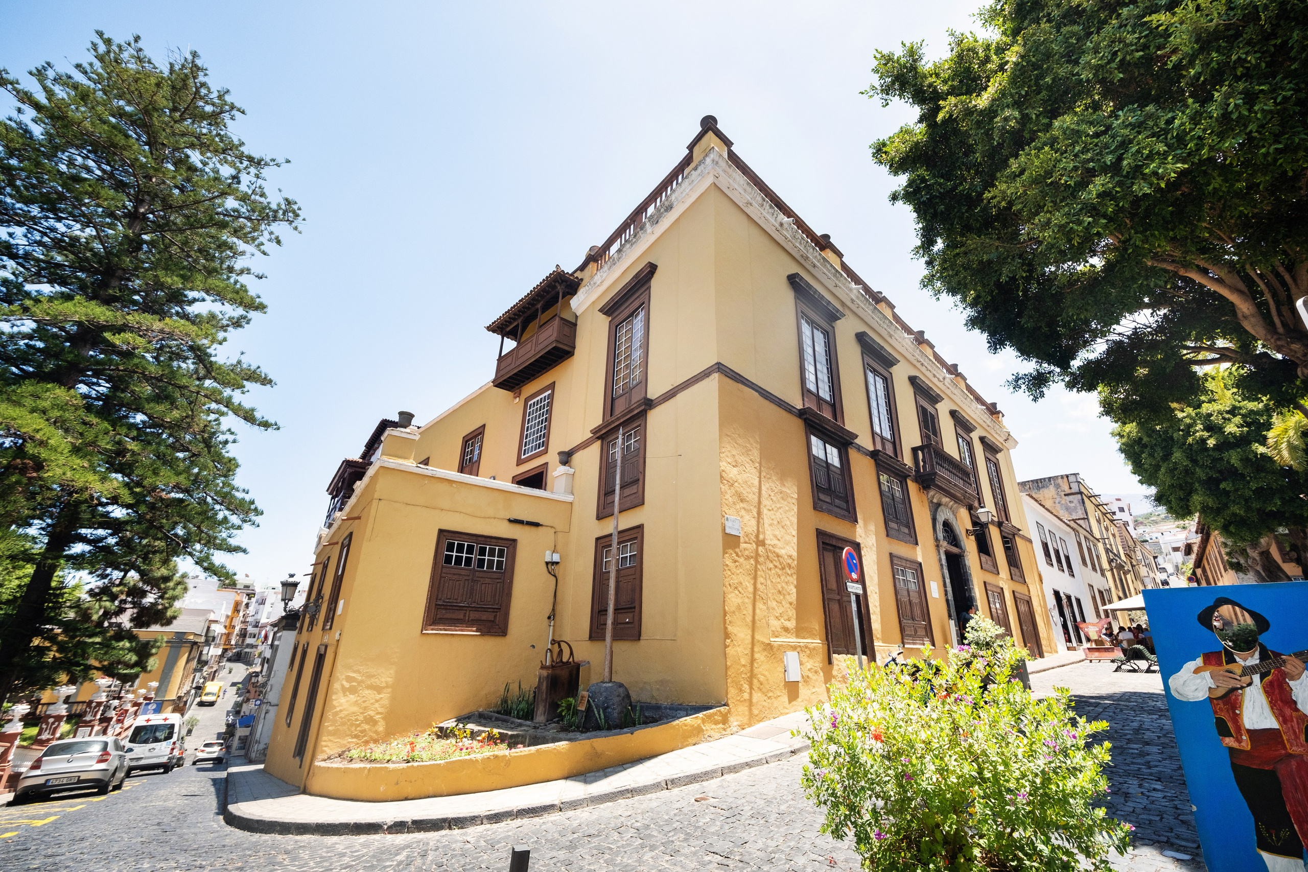 PACKAGES & PRICING. Exclusive Closing Gifts for Top Realtors | Custom House Portraits by Yulia Yurchevskaya